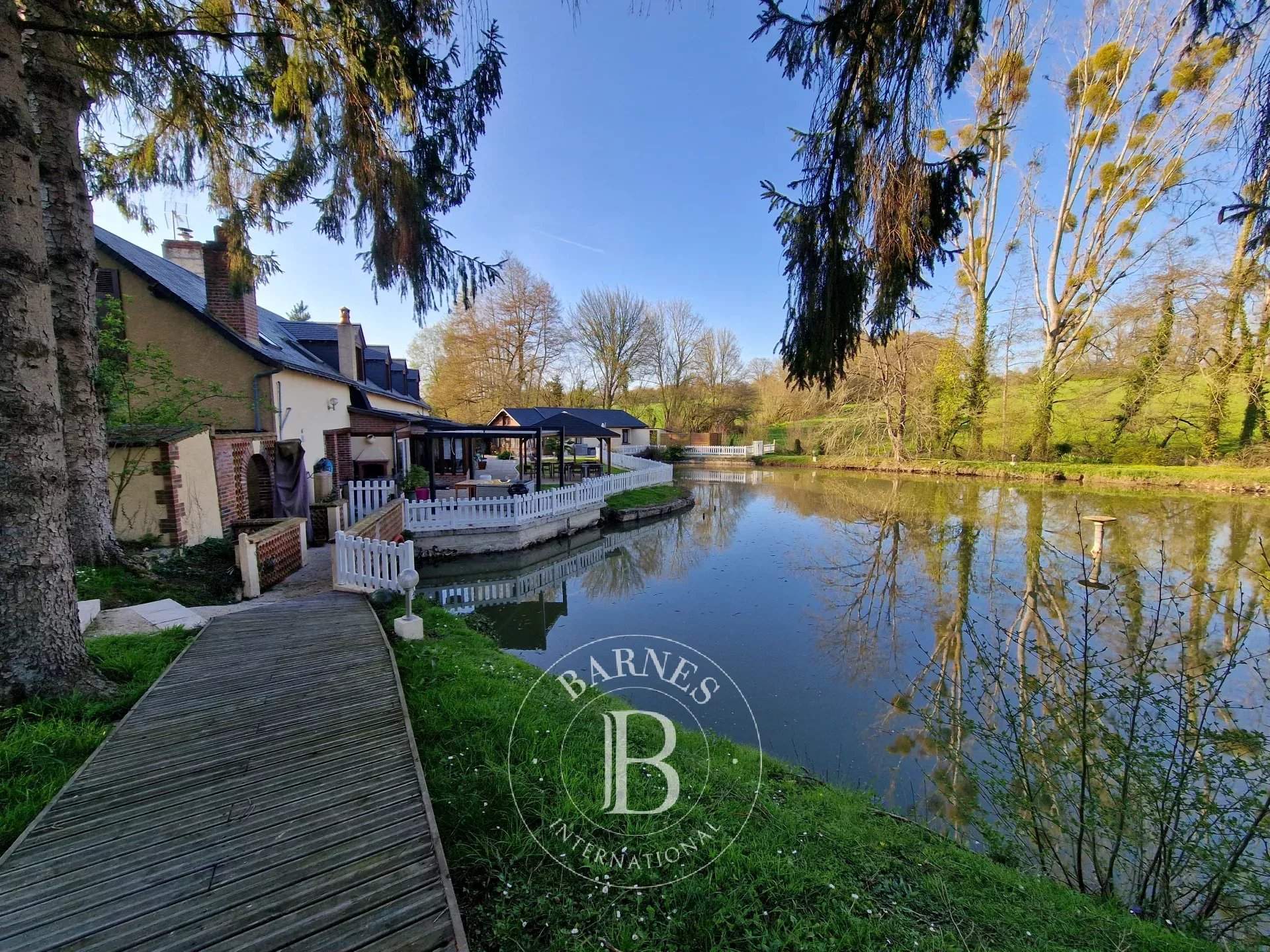 Luceau  - Maison 12 Pi&egrave;ces 9 Chambres - picture 1