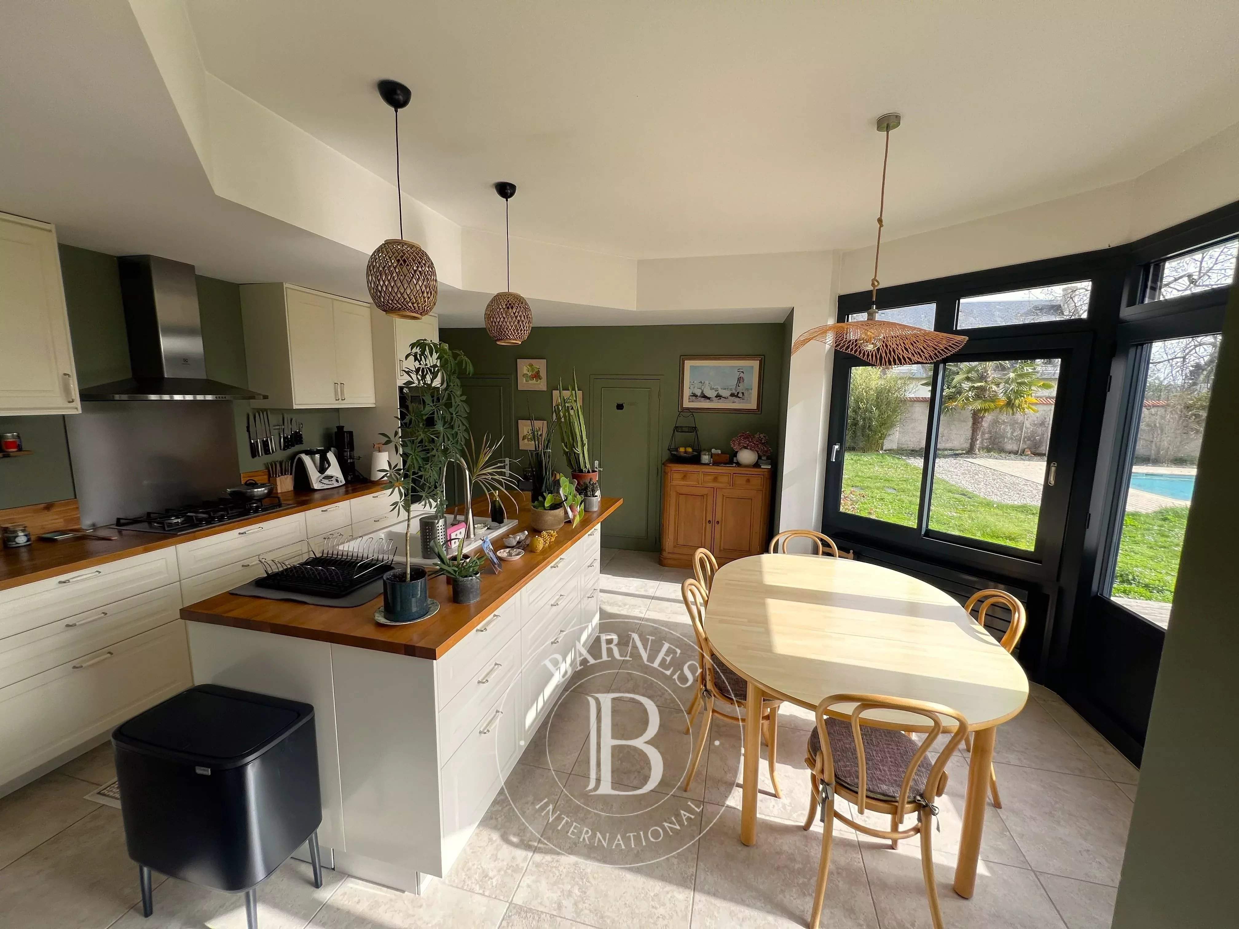 Saint-Cyr-sur-Loire  - Maison 10 Pi&egrave;ces 4 Chambres - picture 3