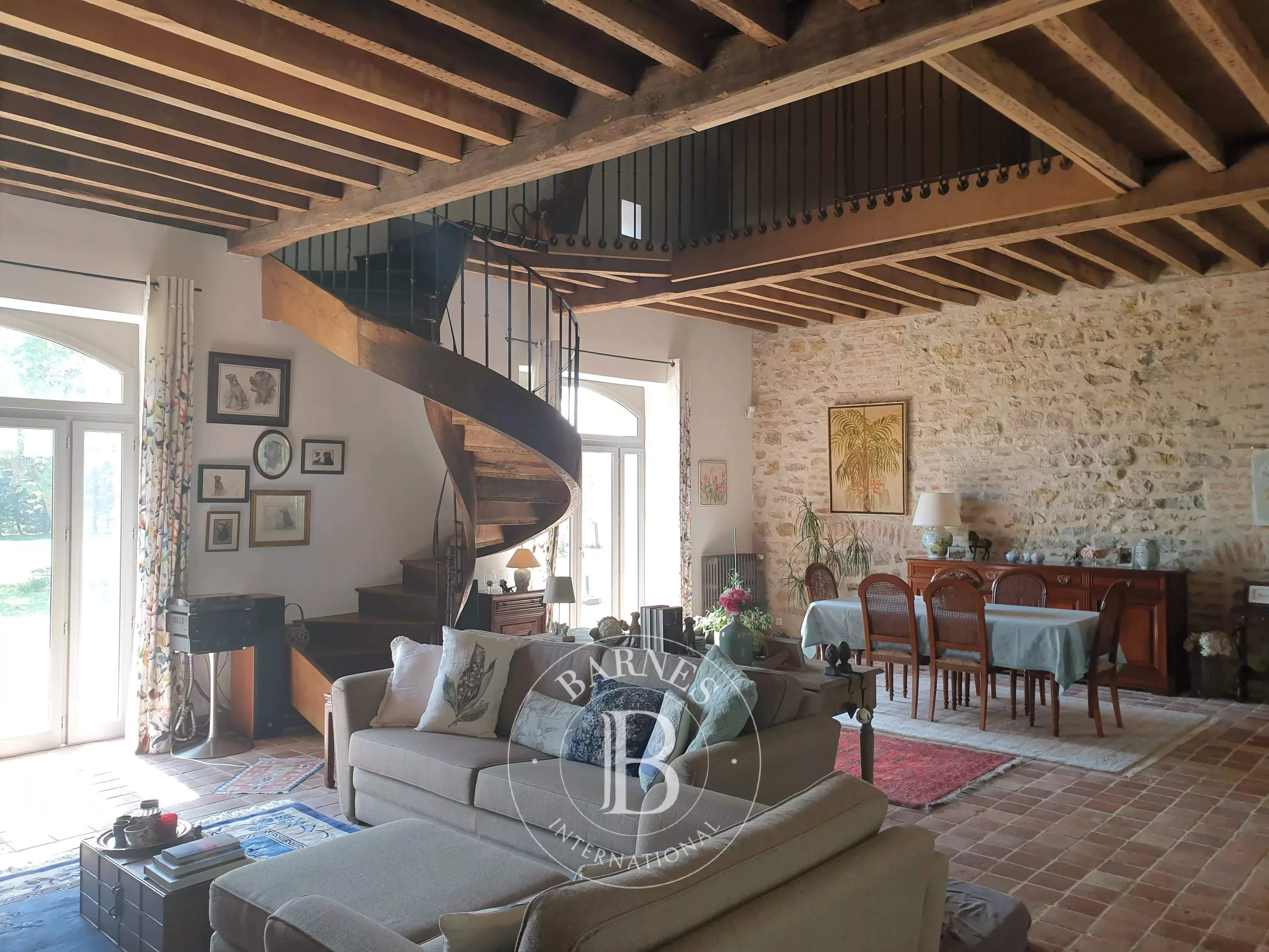 Decize  - Maison 12 Pi&egrave;ces 3 Chambres - picture 7