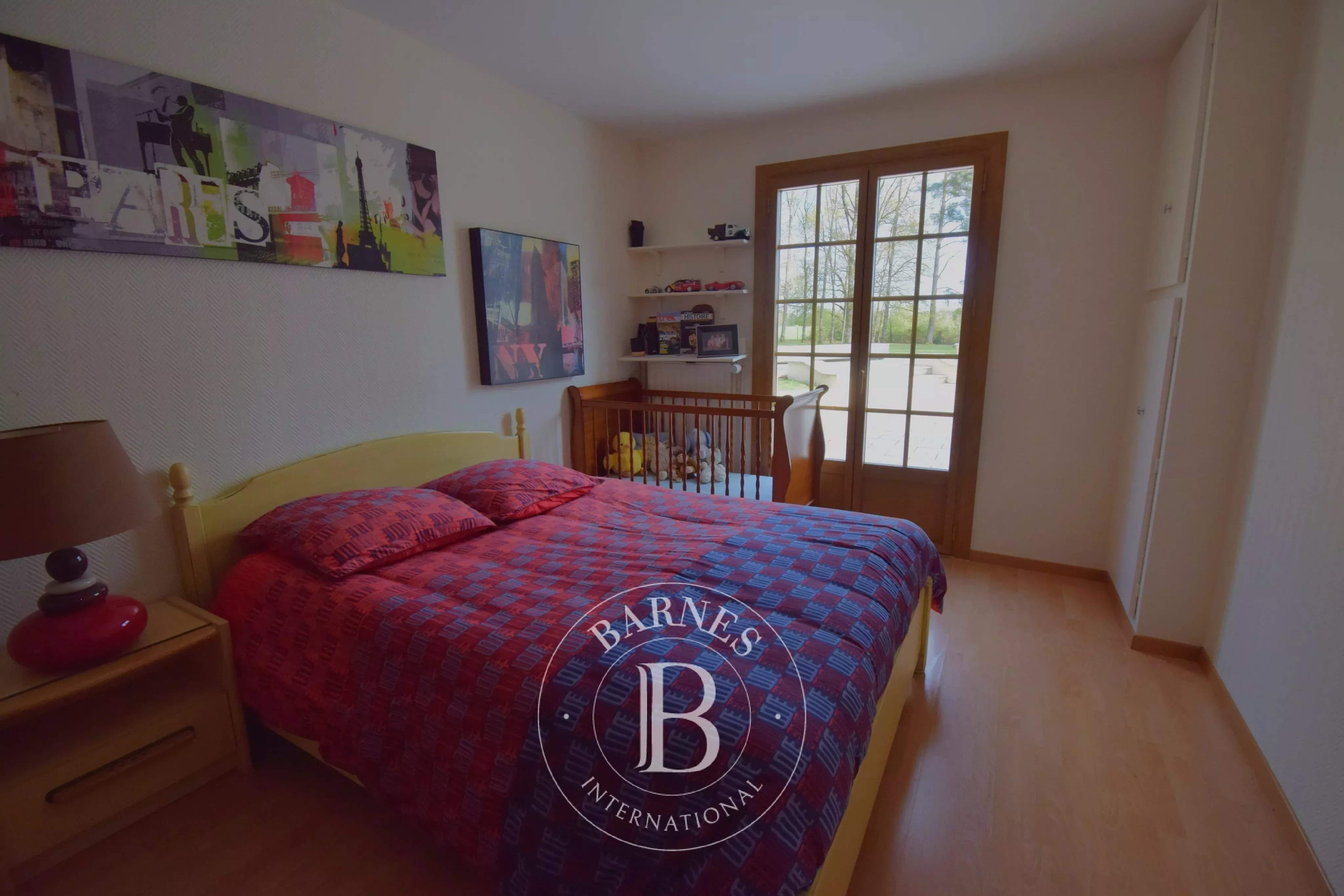 Vierzon  - Maison 7 Pi&egrave;ces 5 Chambres - picture 6