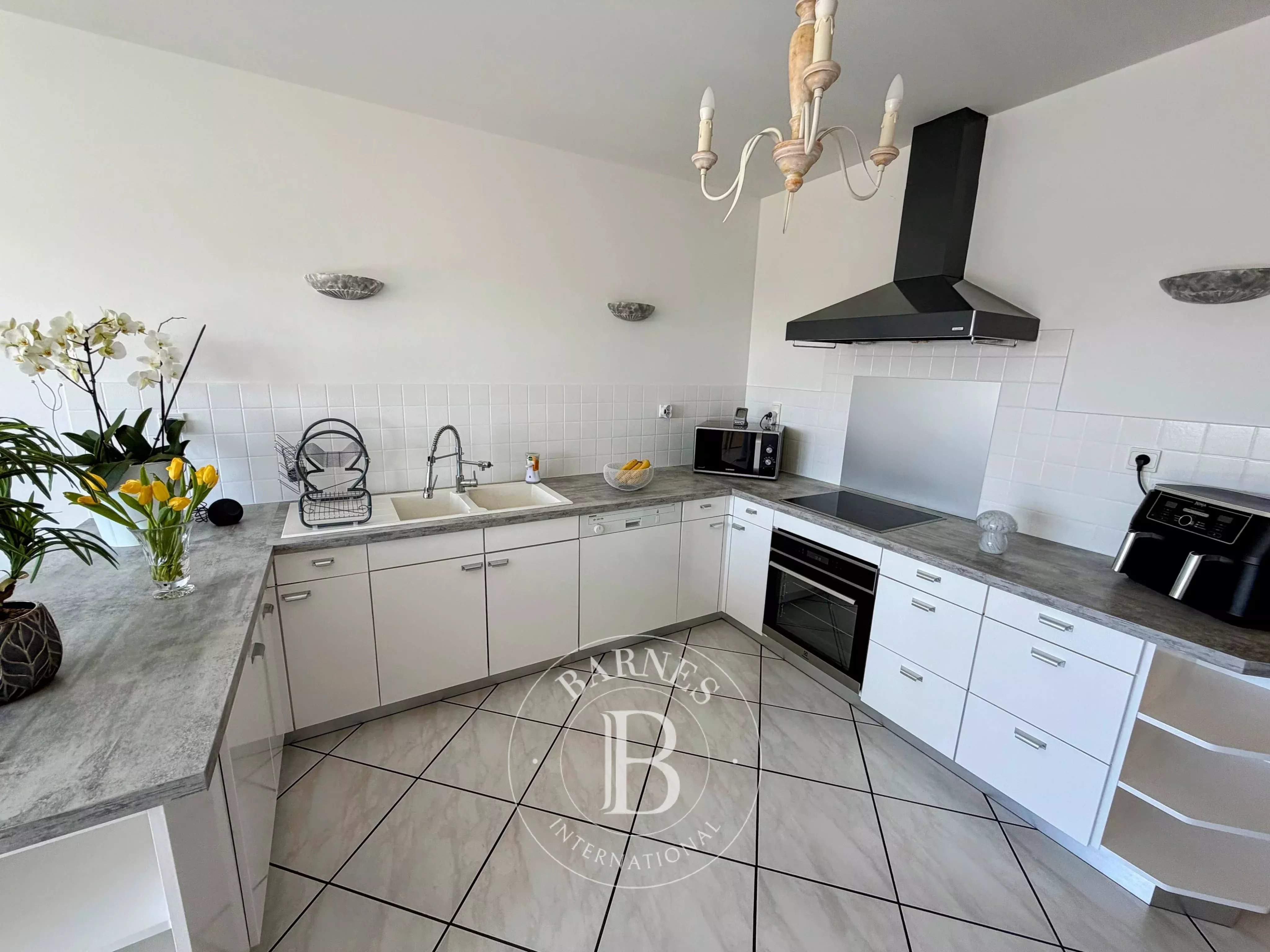 Vichy  - Villa 17 Pi&egrave;ces 3 Chambres - picture 6