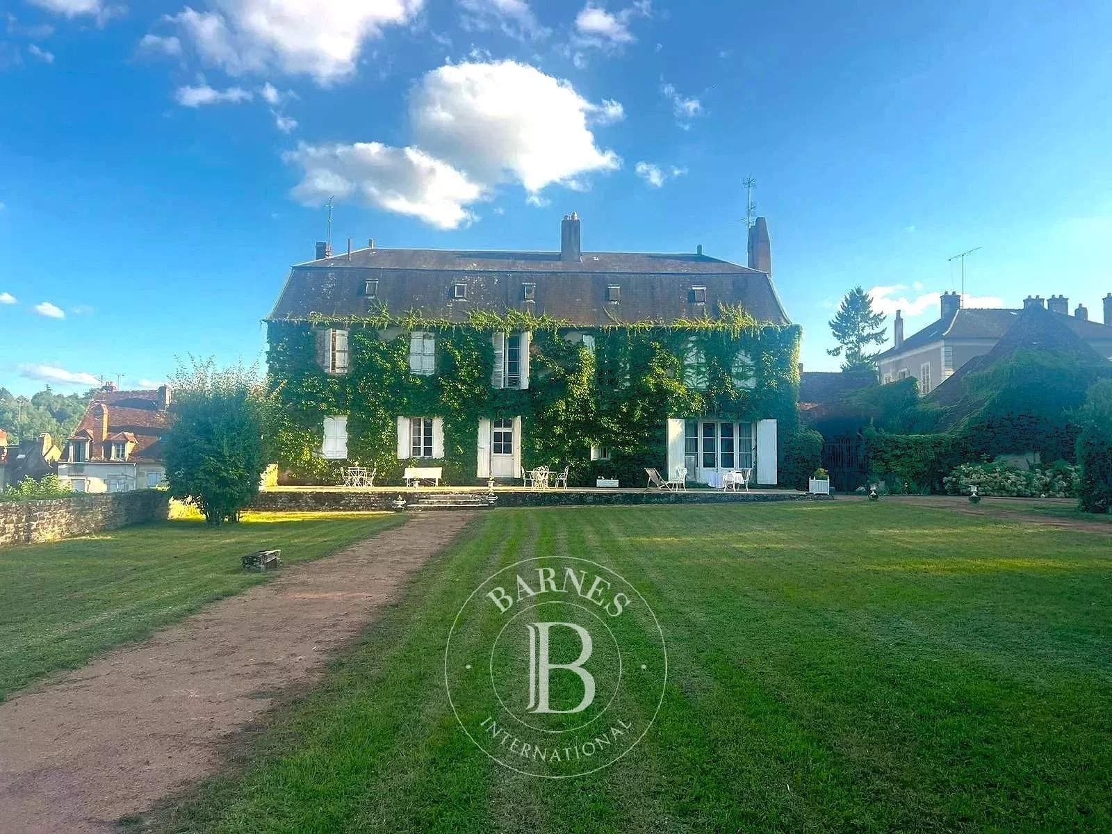 Clamecy  - Propriété 14 Pi&egrave;ces 5 Chambres - picture 1