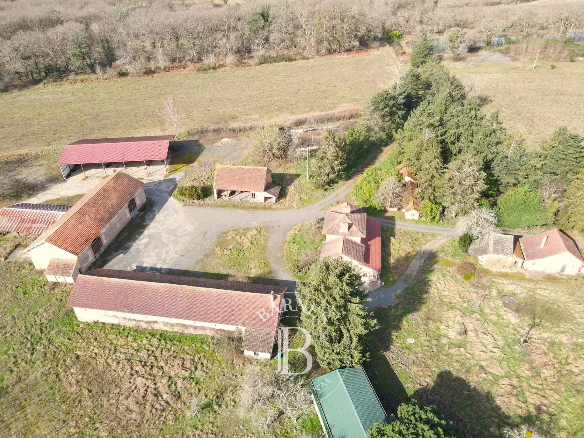 Salbris  - Property 4 Bedrooms - picture 2