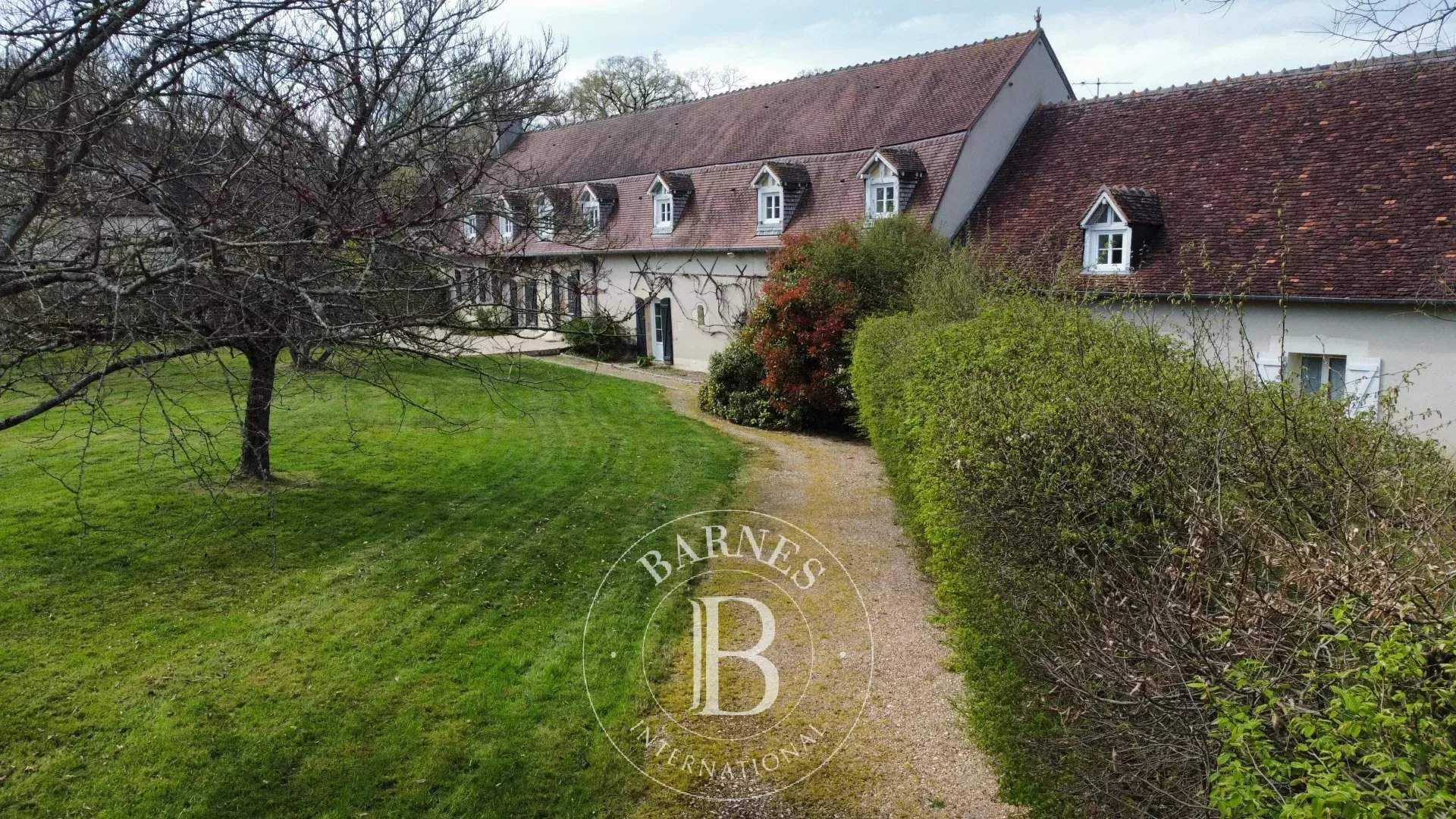 Marmagne  - Maison de village 18 Pi&egrave;ces 5 Chambres - picture 2