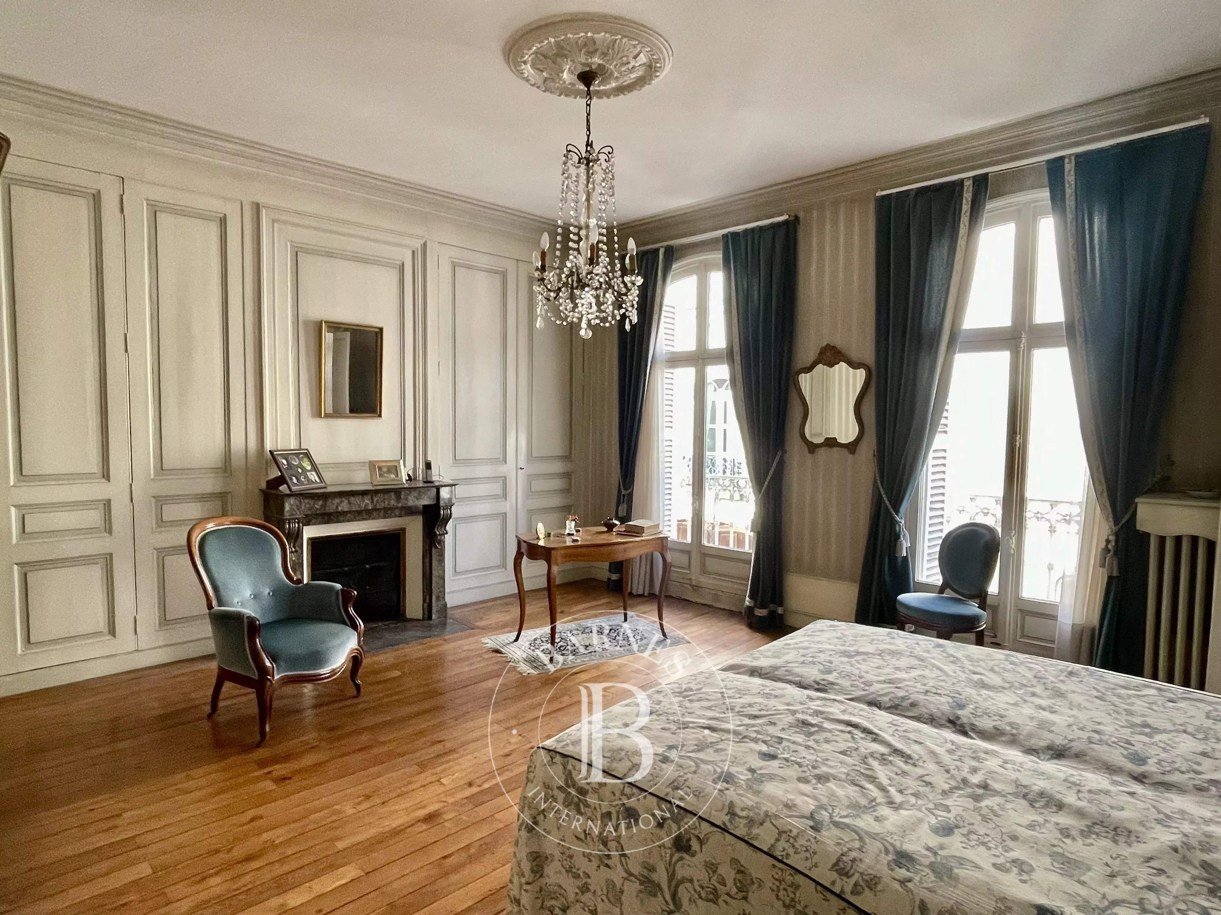 Tours  - Hôtel particulier 10 Pi&egrave;ces 5 Chambres - picture 3