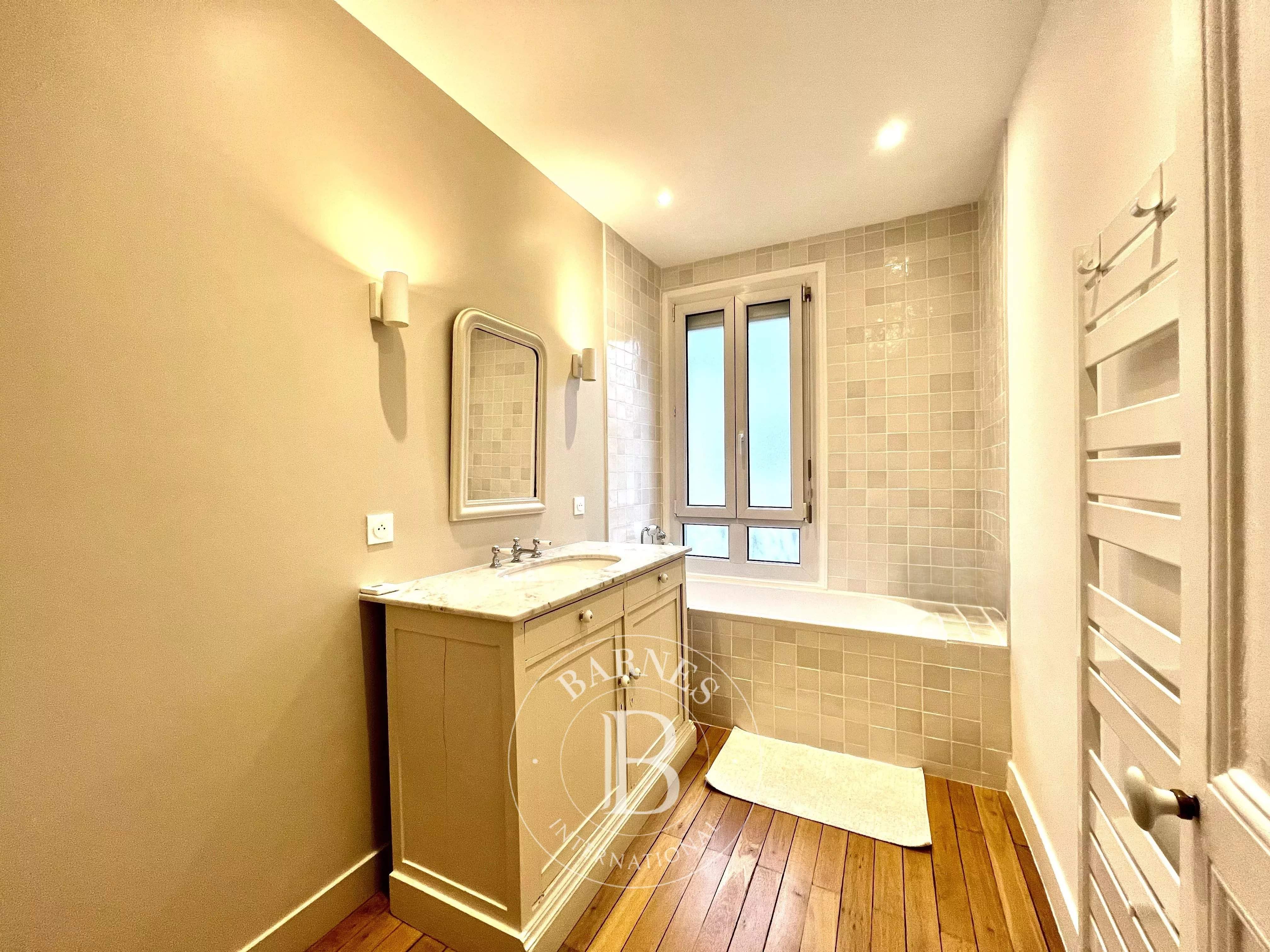 Tours  - Maison de ville 9 Pi&egrave;ces 6 Chambres - picture 15