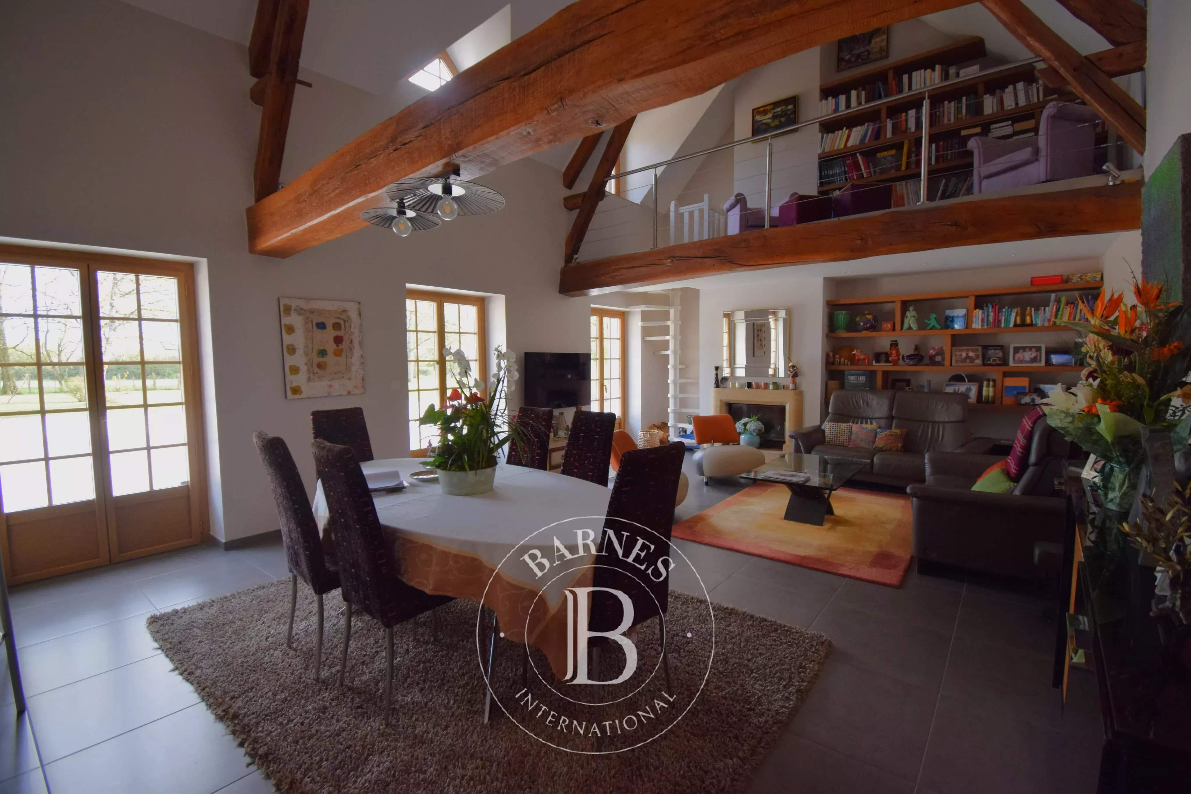 Vierzon  - Maison 7 Pi&egrave;ces 5 Chambres - picture 3