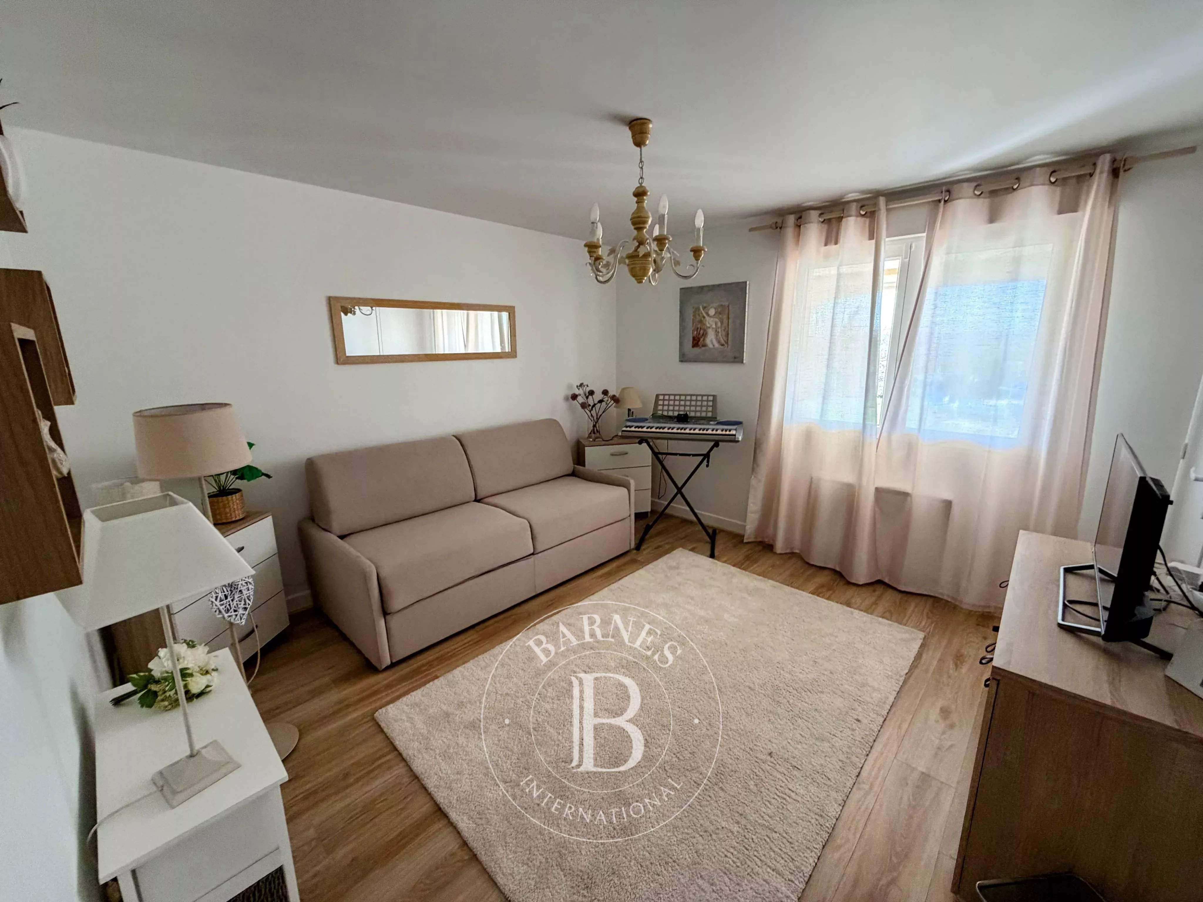 Vichy  - Villa 17 Pi&egrave;ces 3 Chambres - picture 9