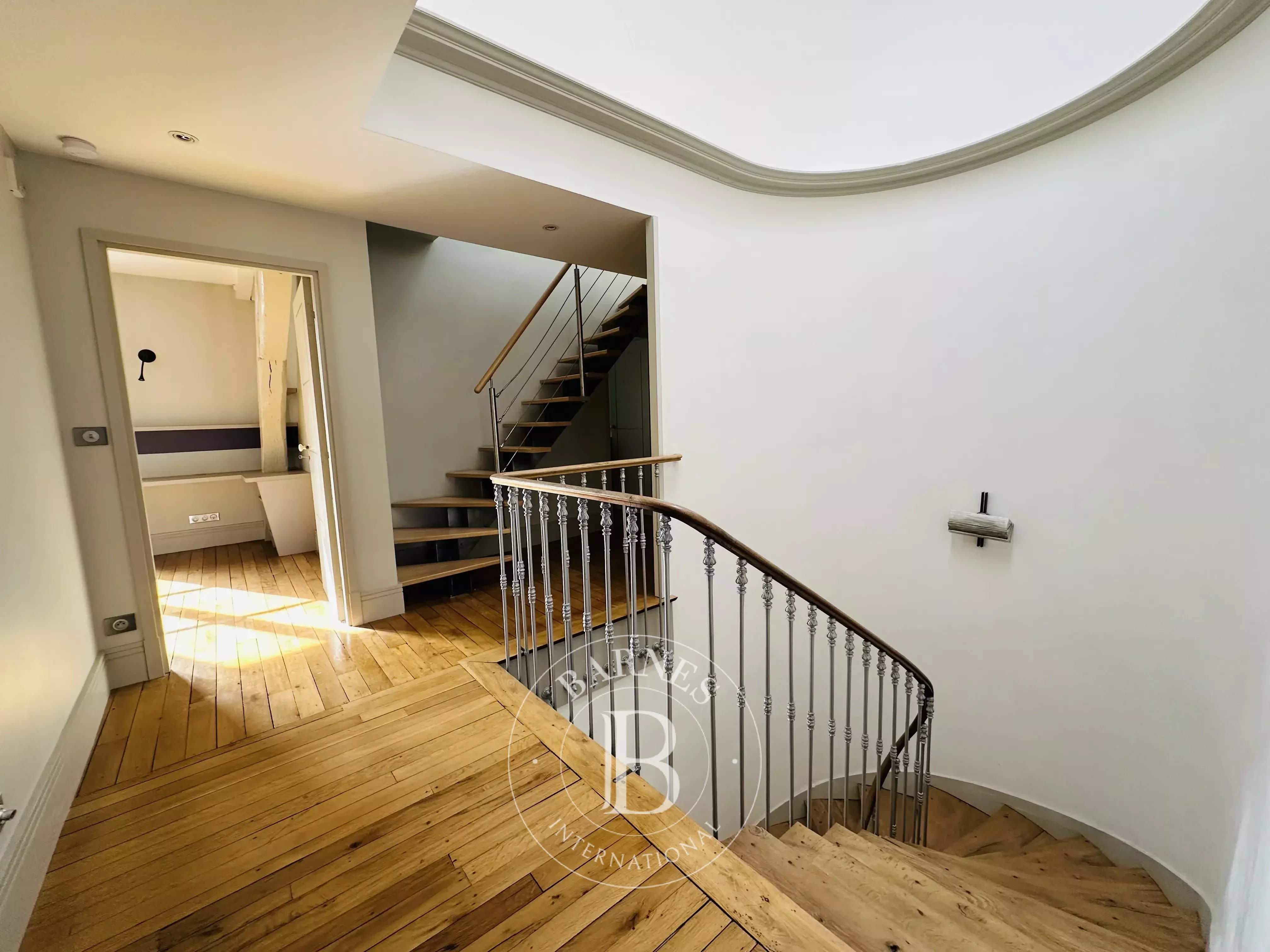 Orléans  - Hôtel particulier 9 Pi&egrave;ces 5 Chambres - picture 9