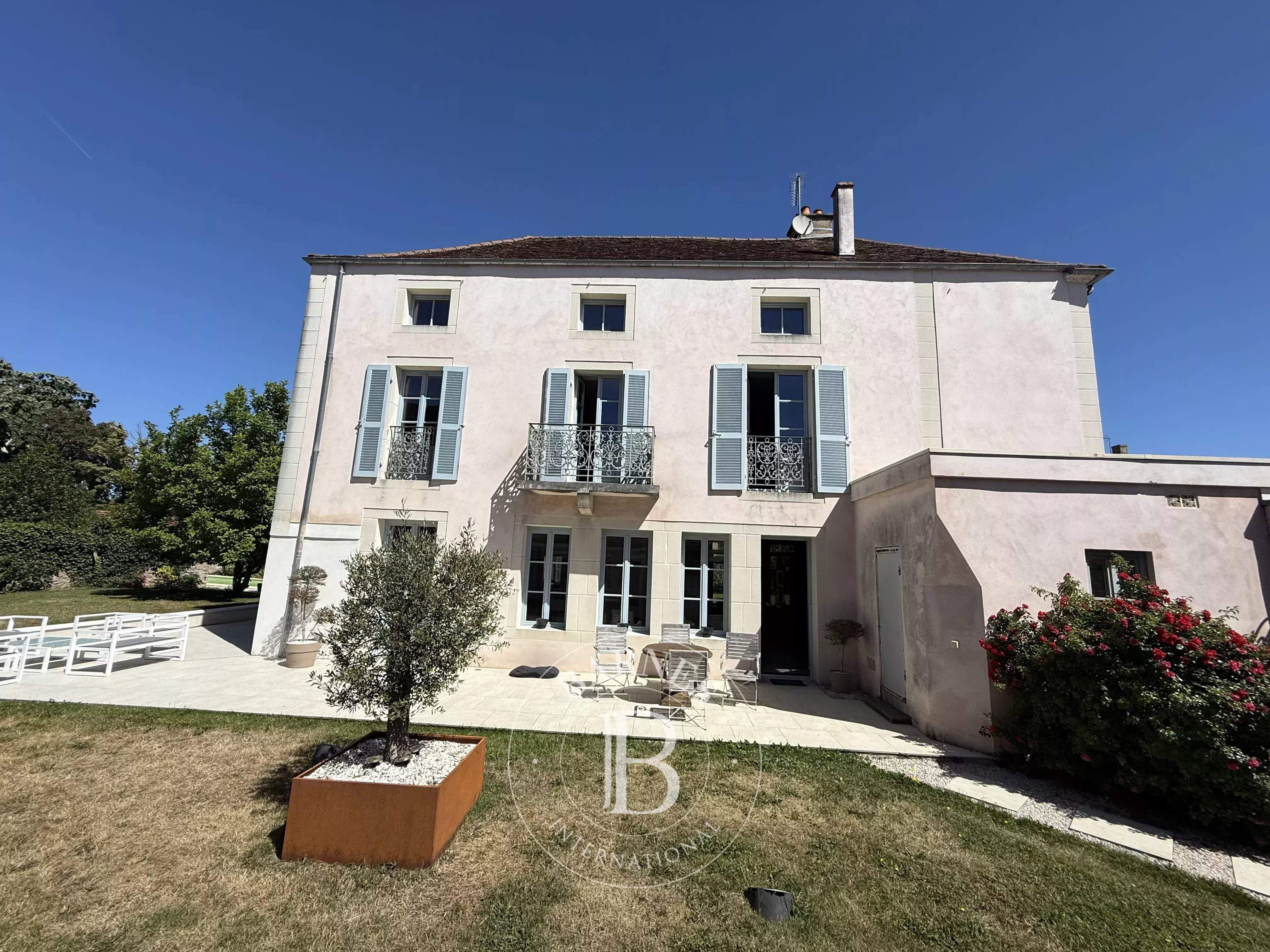 Semur-en-Auxois  - Maison de ville 10 Pi&egrave;ces 60 Chambres - picture 3