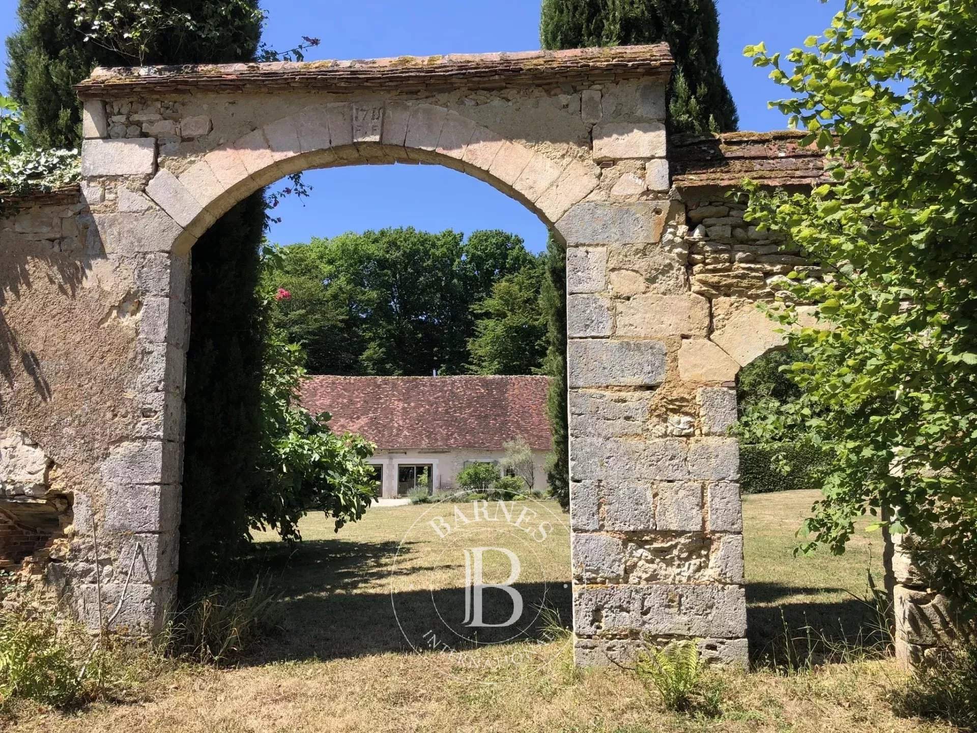 Saint-Martin-d'Auxigny  - House  - picture 2