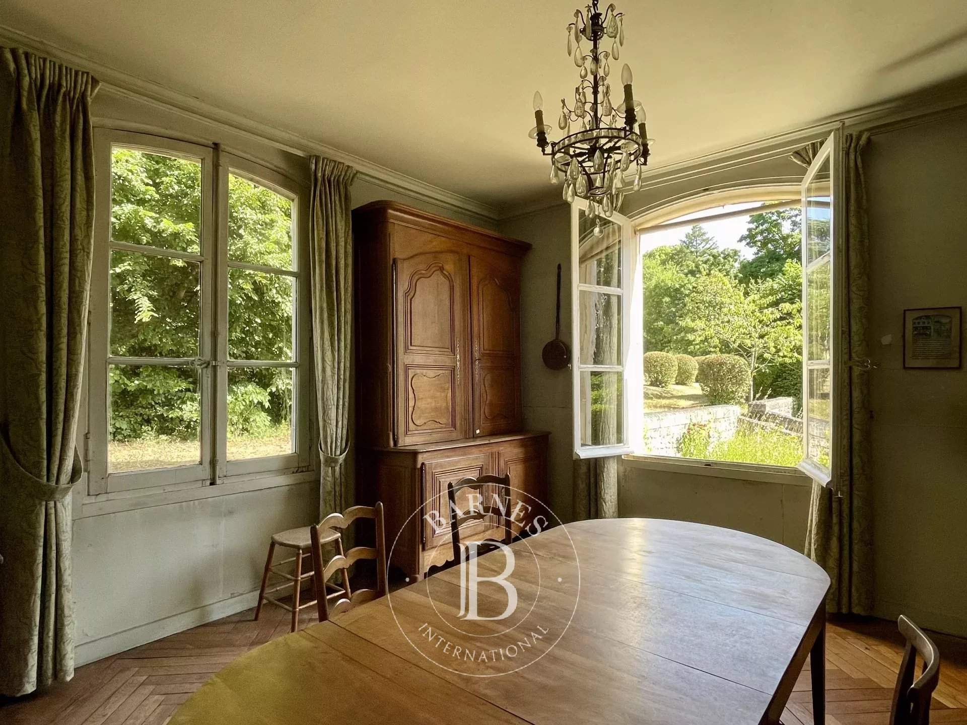 Tours  - Property 9 Bedrooms - picture 6