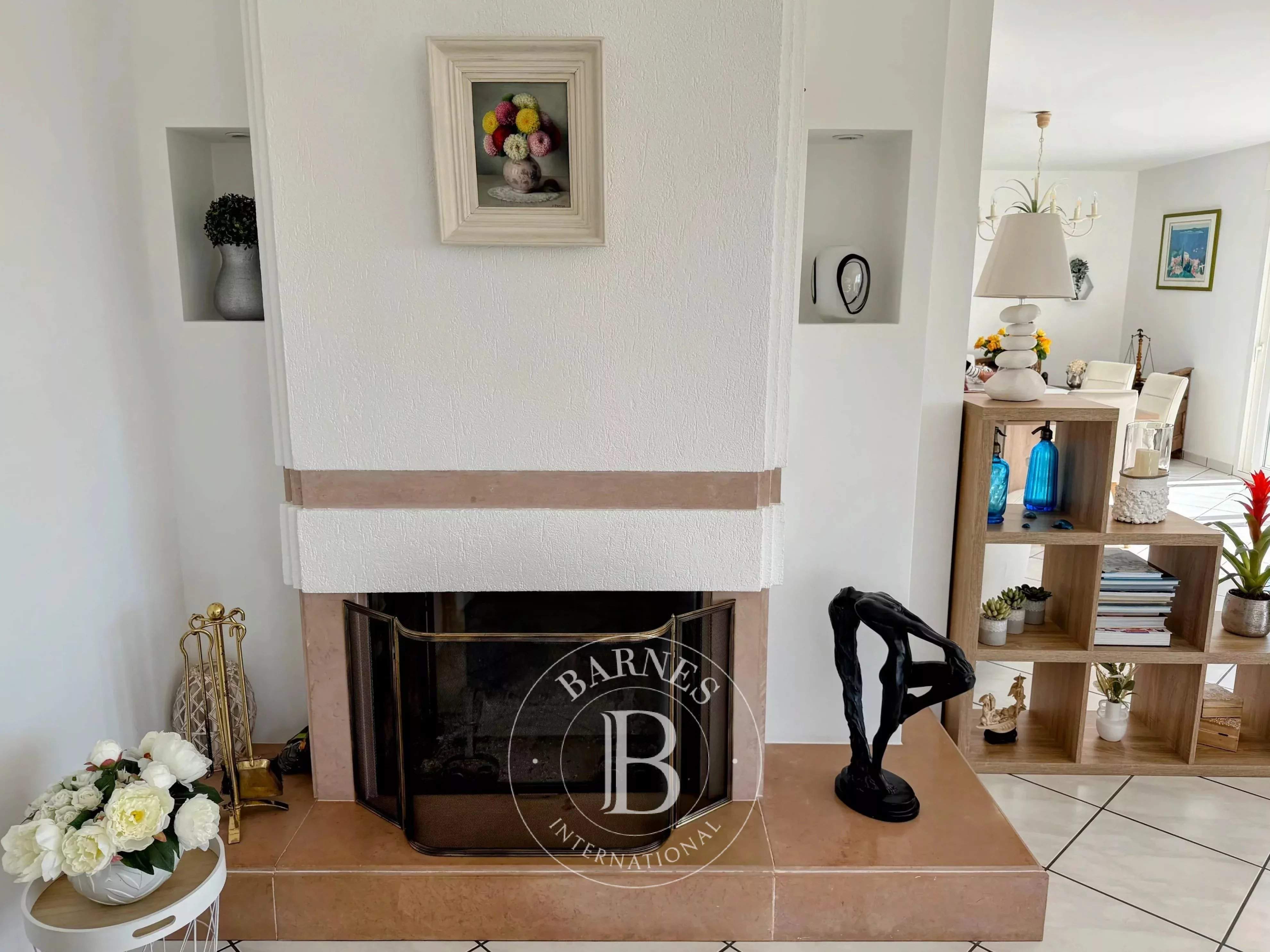 Vichy  - Villa 17 Pi&egrave;ces 3 Chambres - picture 5