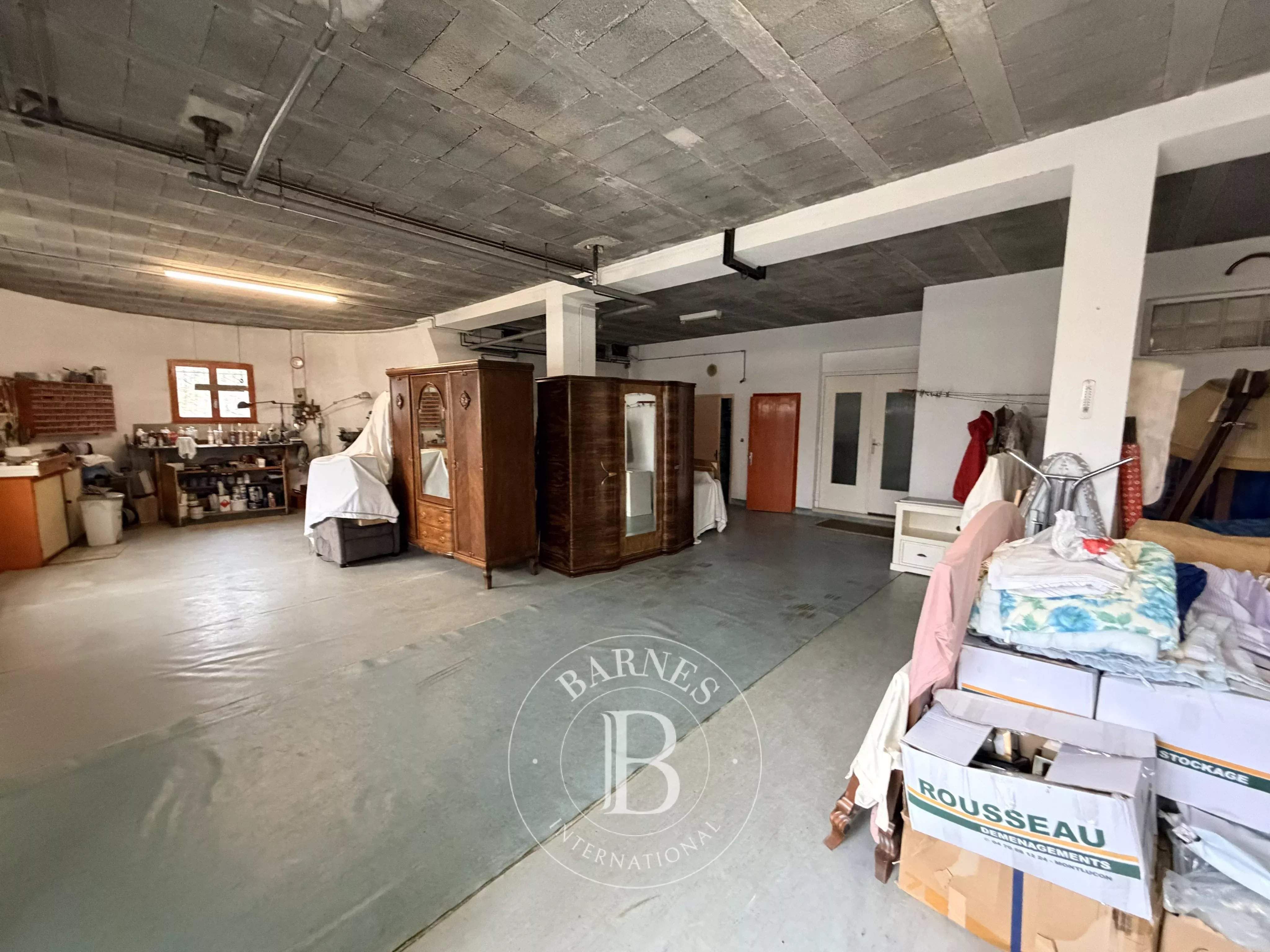 Montluçon  - Maison 10 Pi&egrave;ces 6 Chambres - picture 13