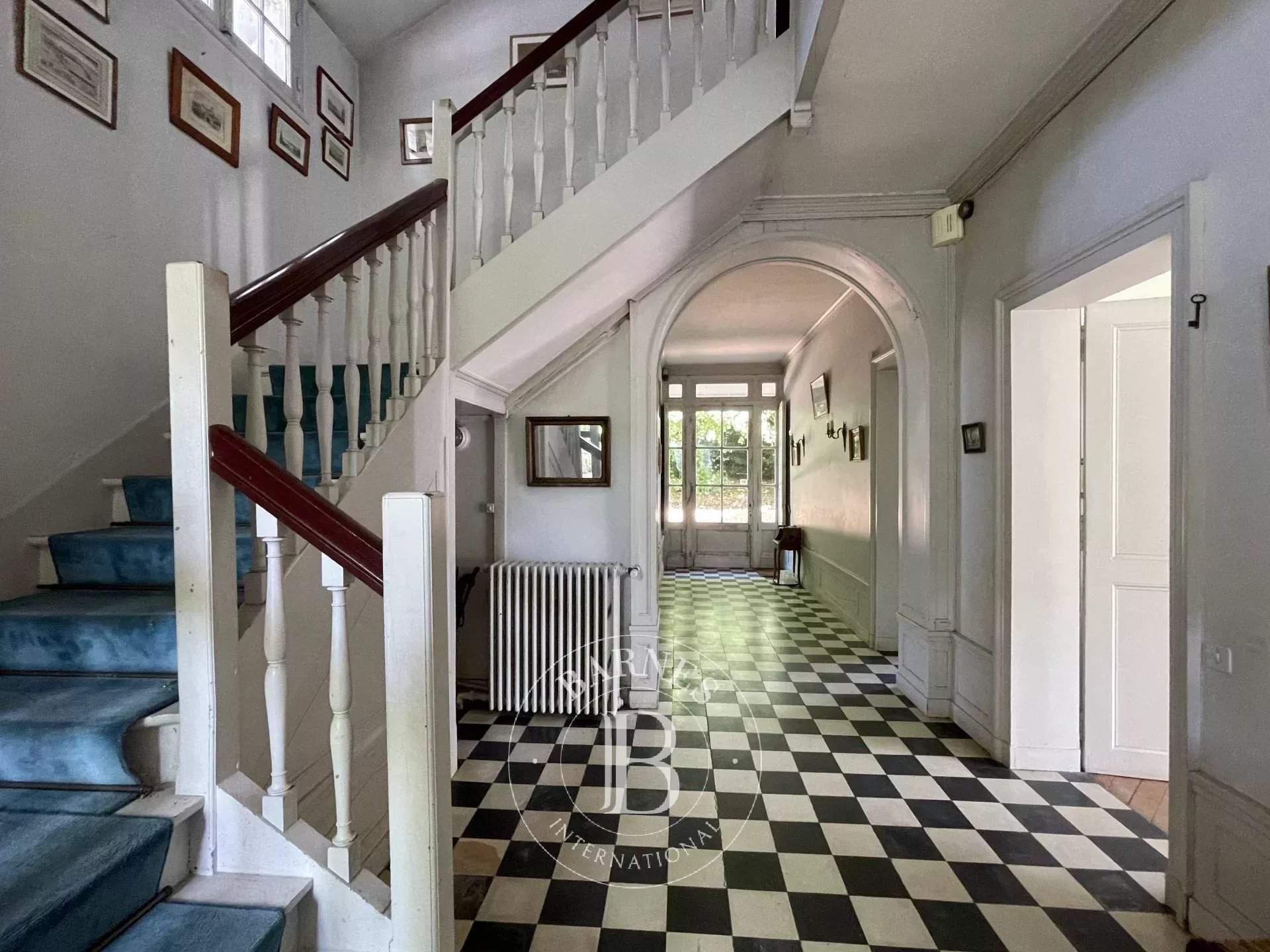 Tours  - Property 9 Bedrooms - picture 3