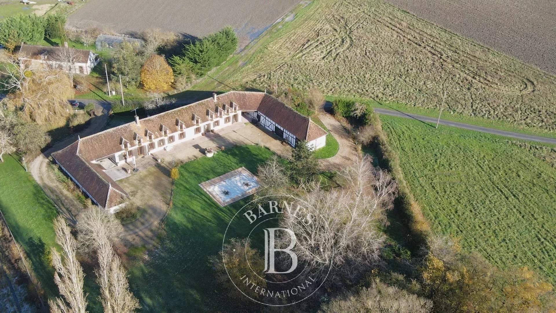 Montbarrois  - House 4 Bedrooms - picture 13