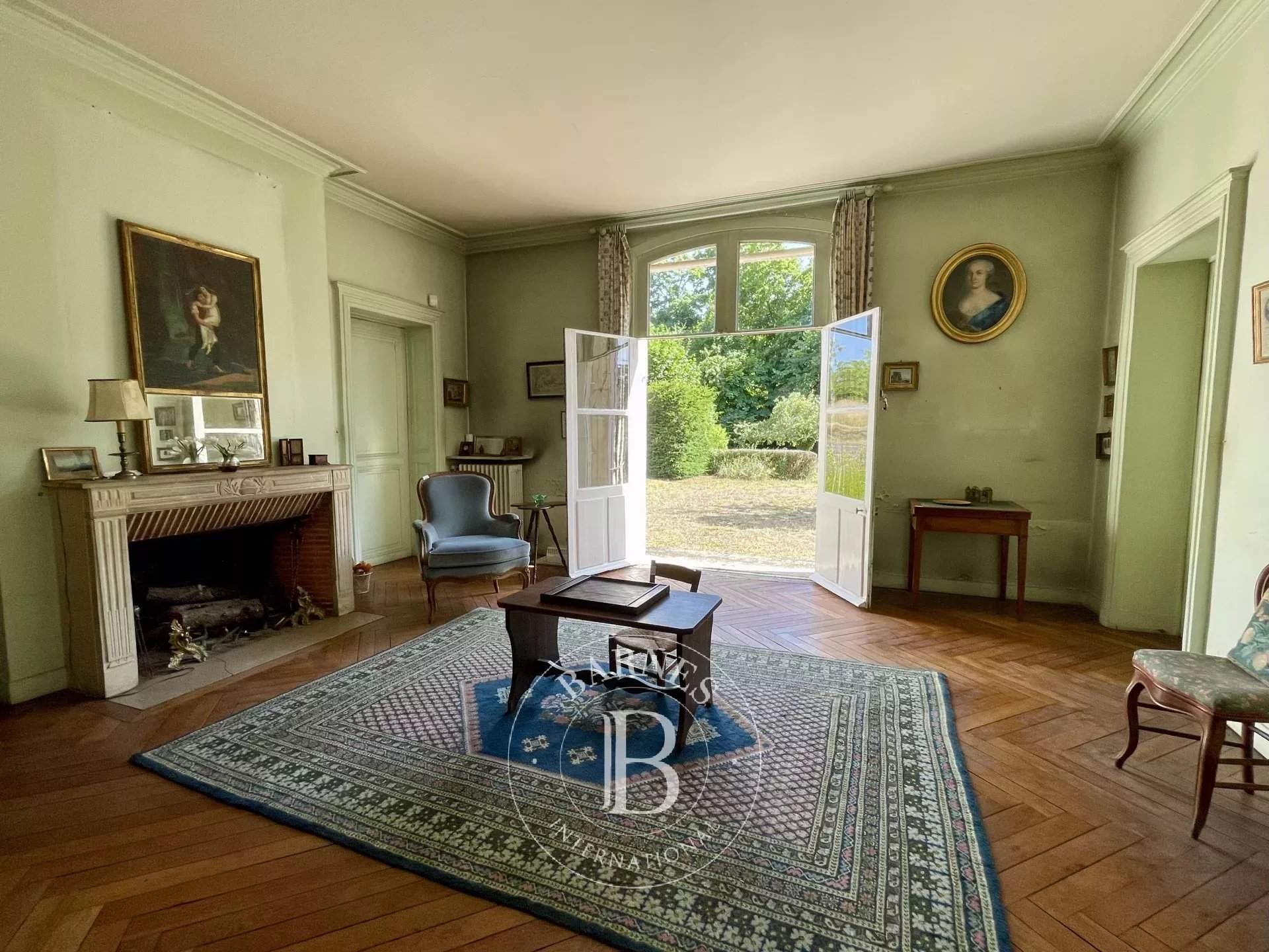 Tours  - Property 9 Bedrooms - picture 2