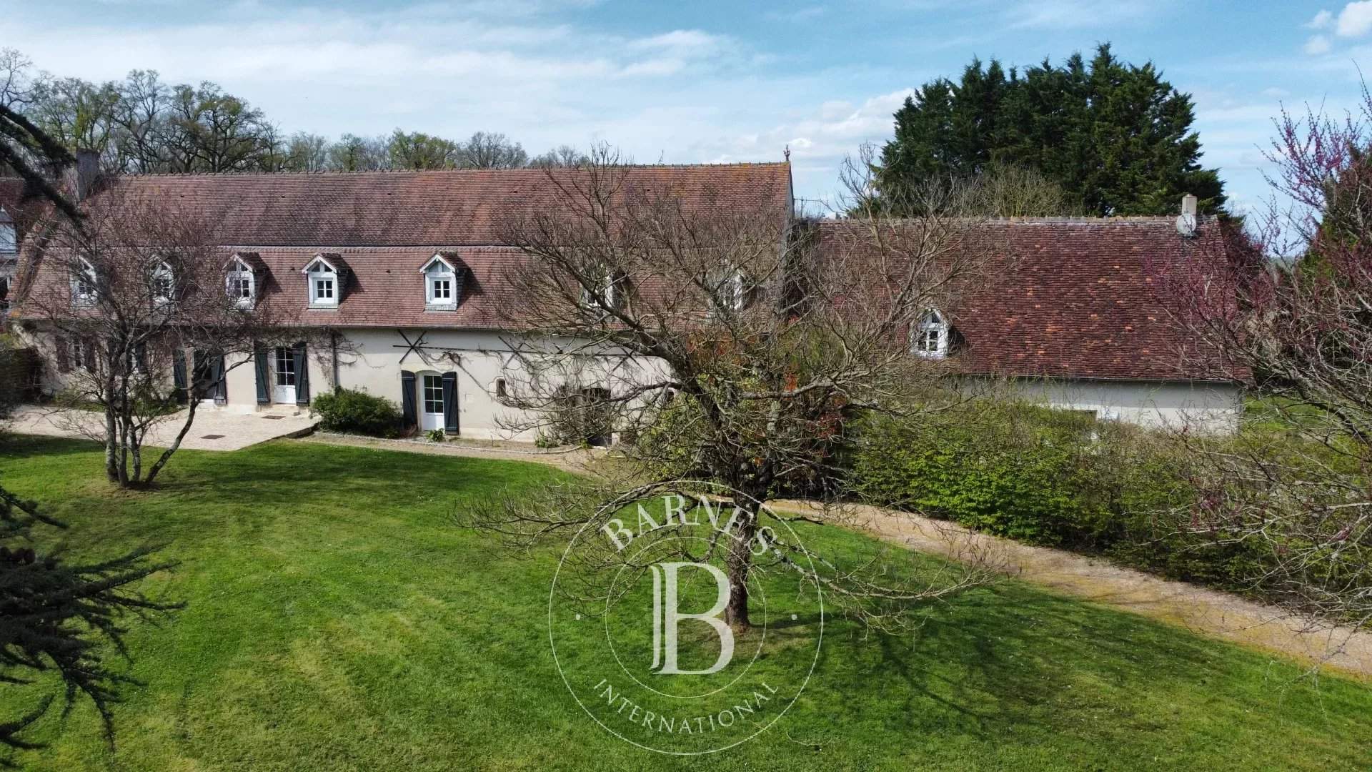 Marmagne  - Maison de village 18 Pi&egrave;ces 5 Chambres - picture 1