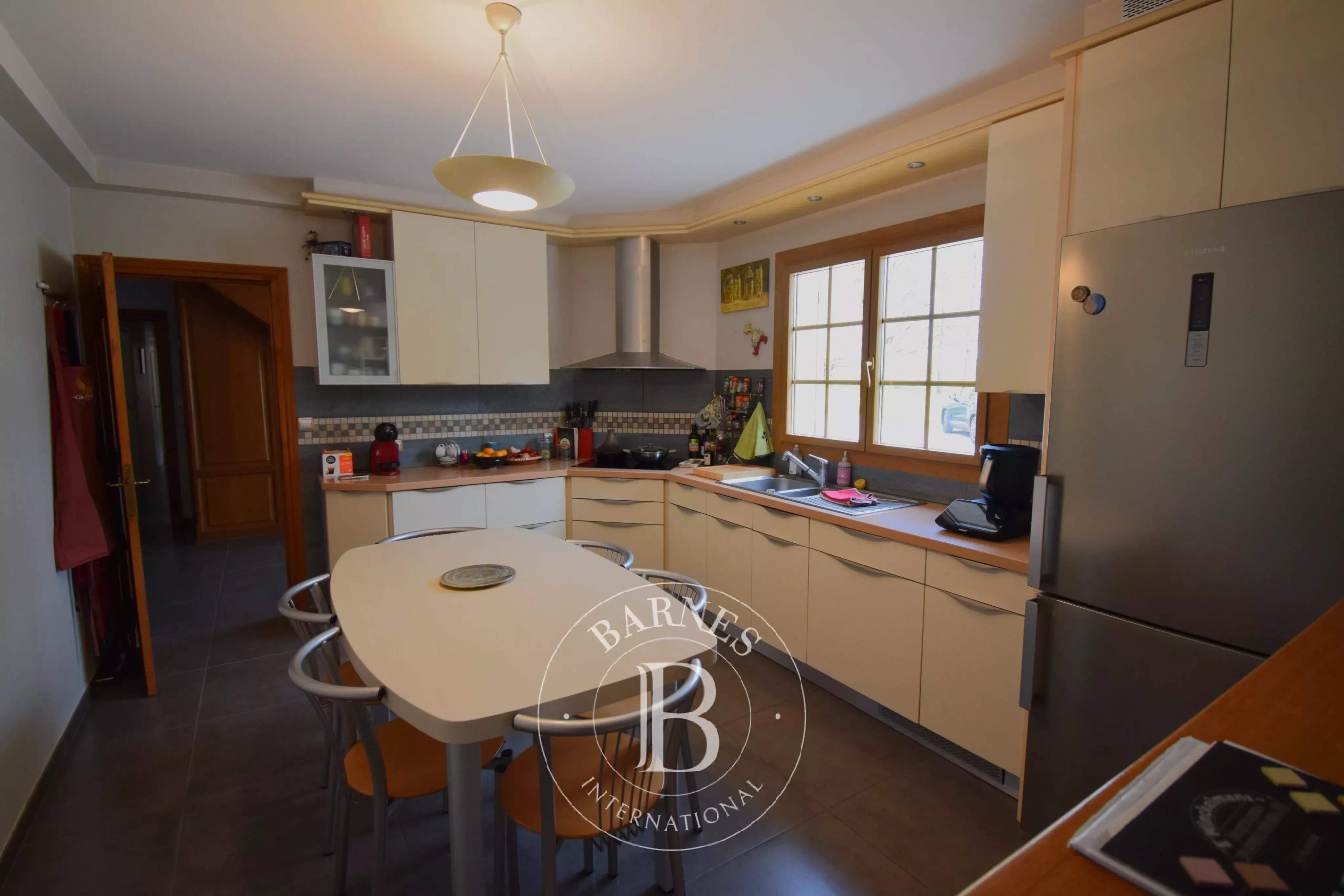 Vierzon  - Maison 7 Pi&egrave;ces 5 Chambres - picture 4