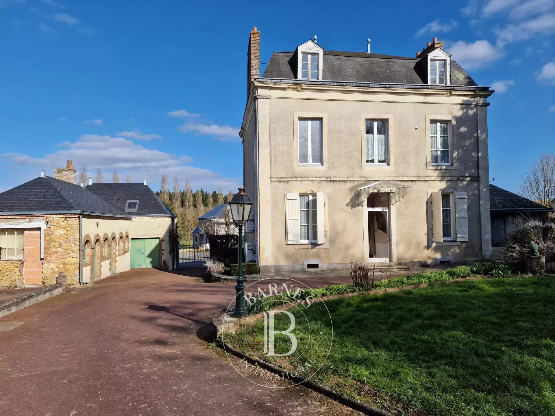 Asnières-sur-Vègre  - Maison 9 Pi&egrave;ces 3 Chambres - picture 2