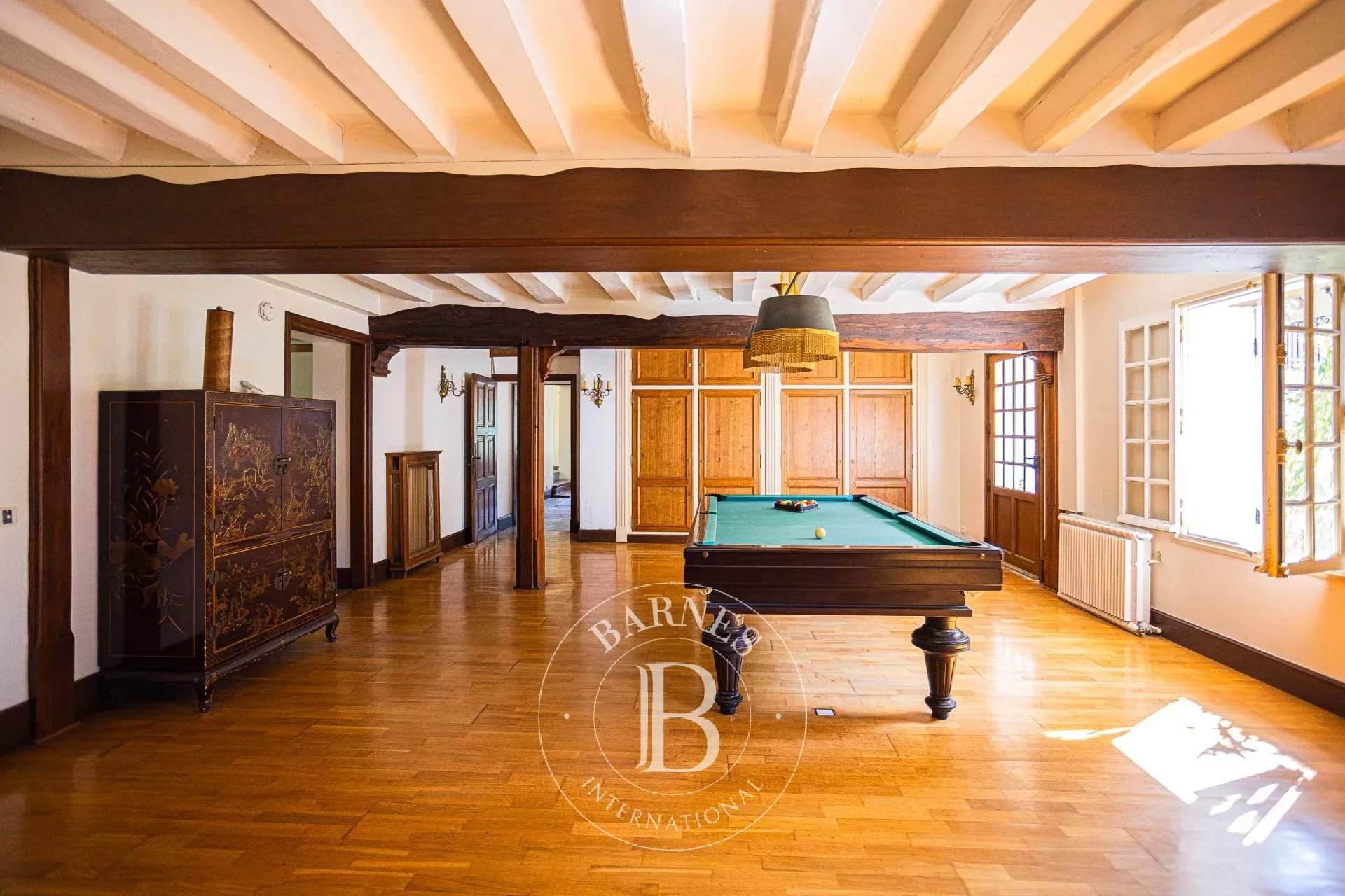 Ladon  - Property 6 Bedrooms - picture 4