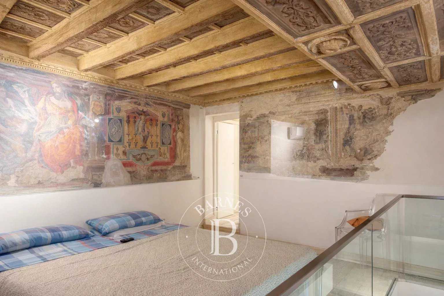 Roma  - Appartement 6 Pi&egrave;ces 3 Chambres