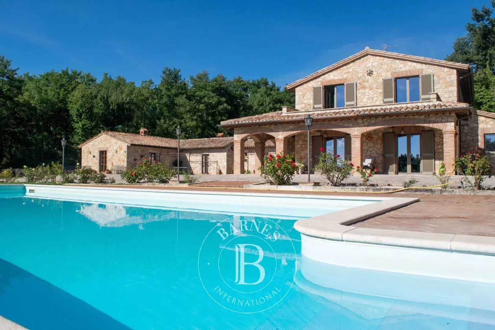 Gualdo Cattaneo  - Chaumière 12 Pi&egrave;ces 6 Chambres