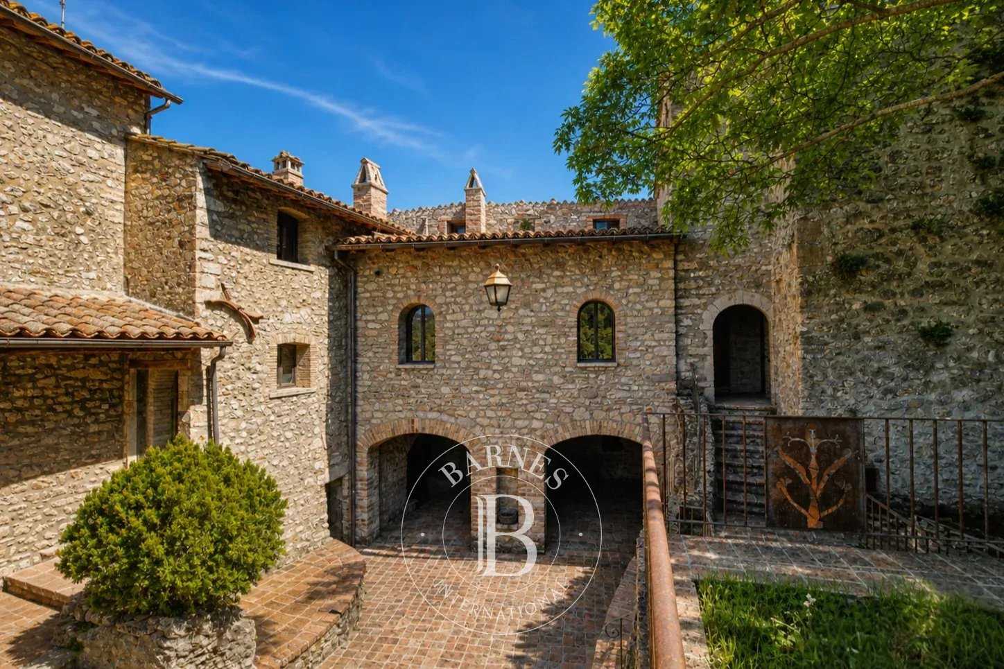 Spoleto  - Château 12 Pi&egrave;ces 12 Chambres