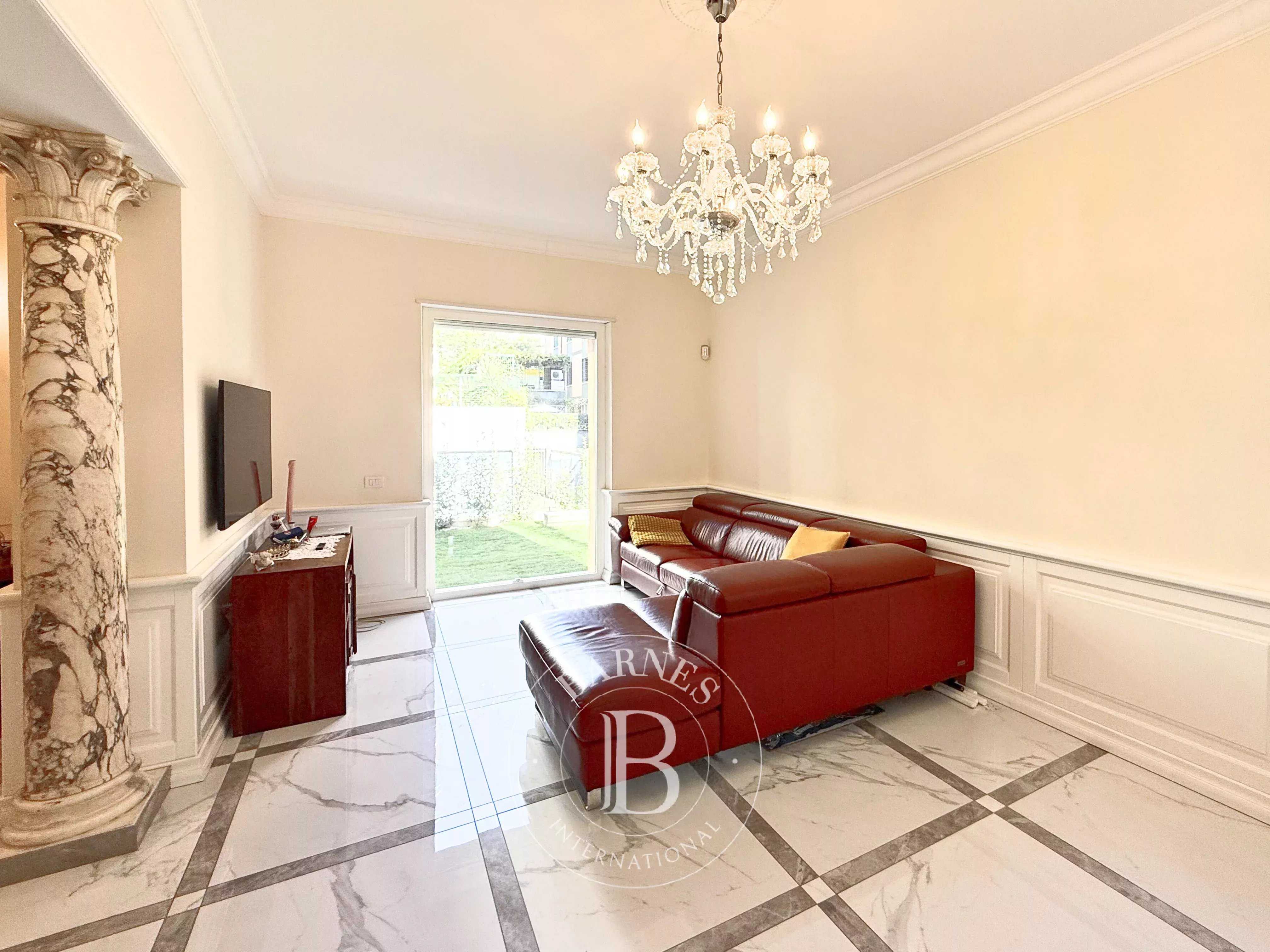 Roma  - Villa 8 Pi&egrave;ces 4 Chambres