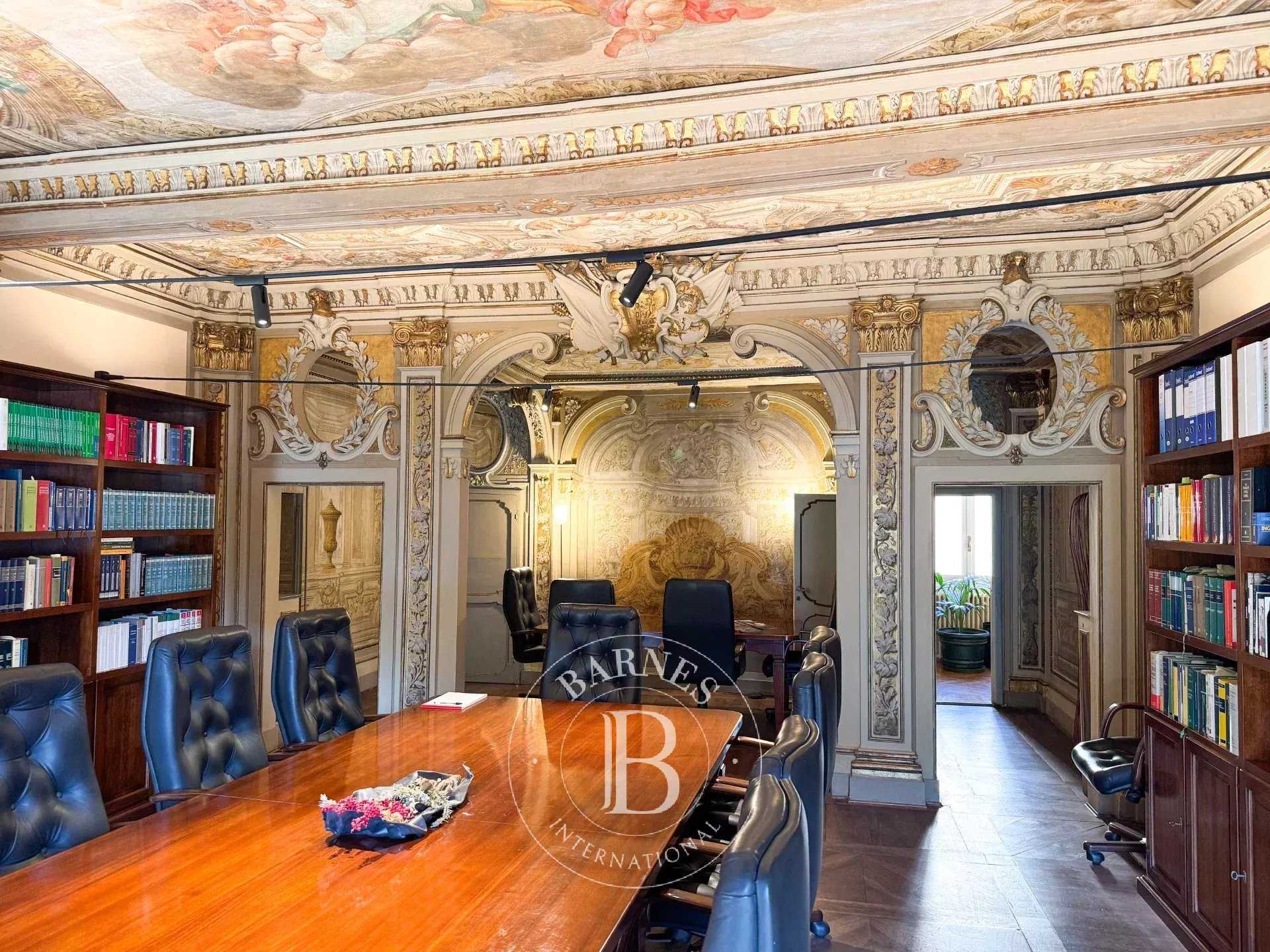 Roma  - Bureaux 10 Pièces