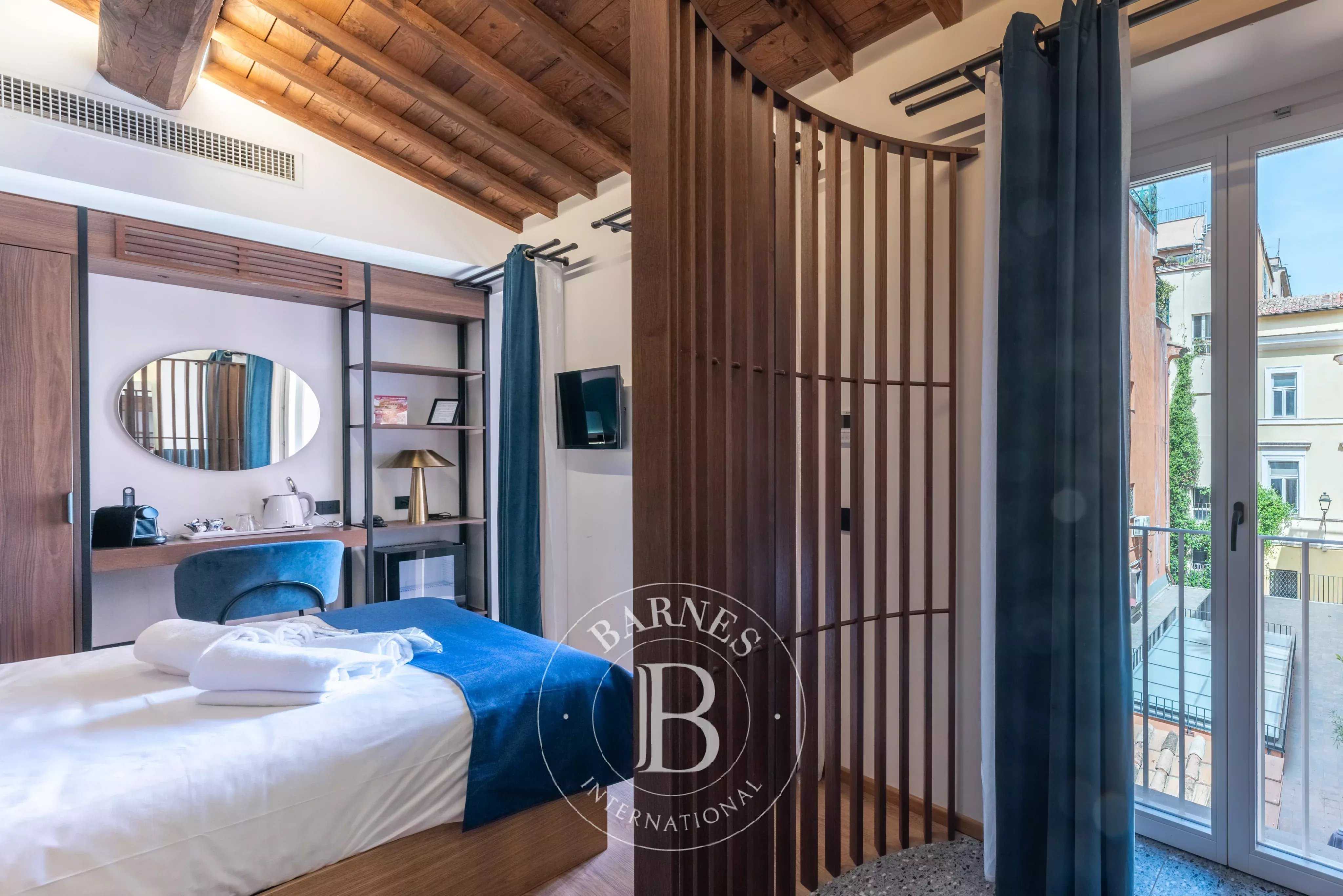 Roma  - Building 9 Bedrooms