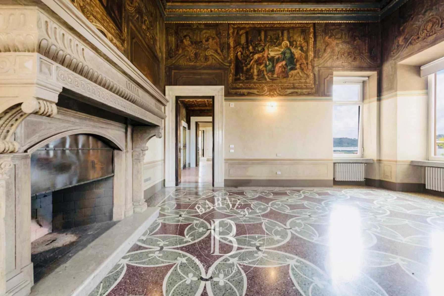 Roma  - Appartement 10 Pièces 5 Chambres