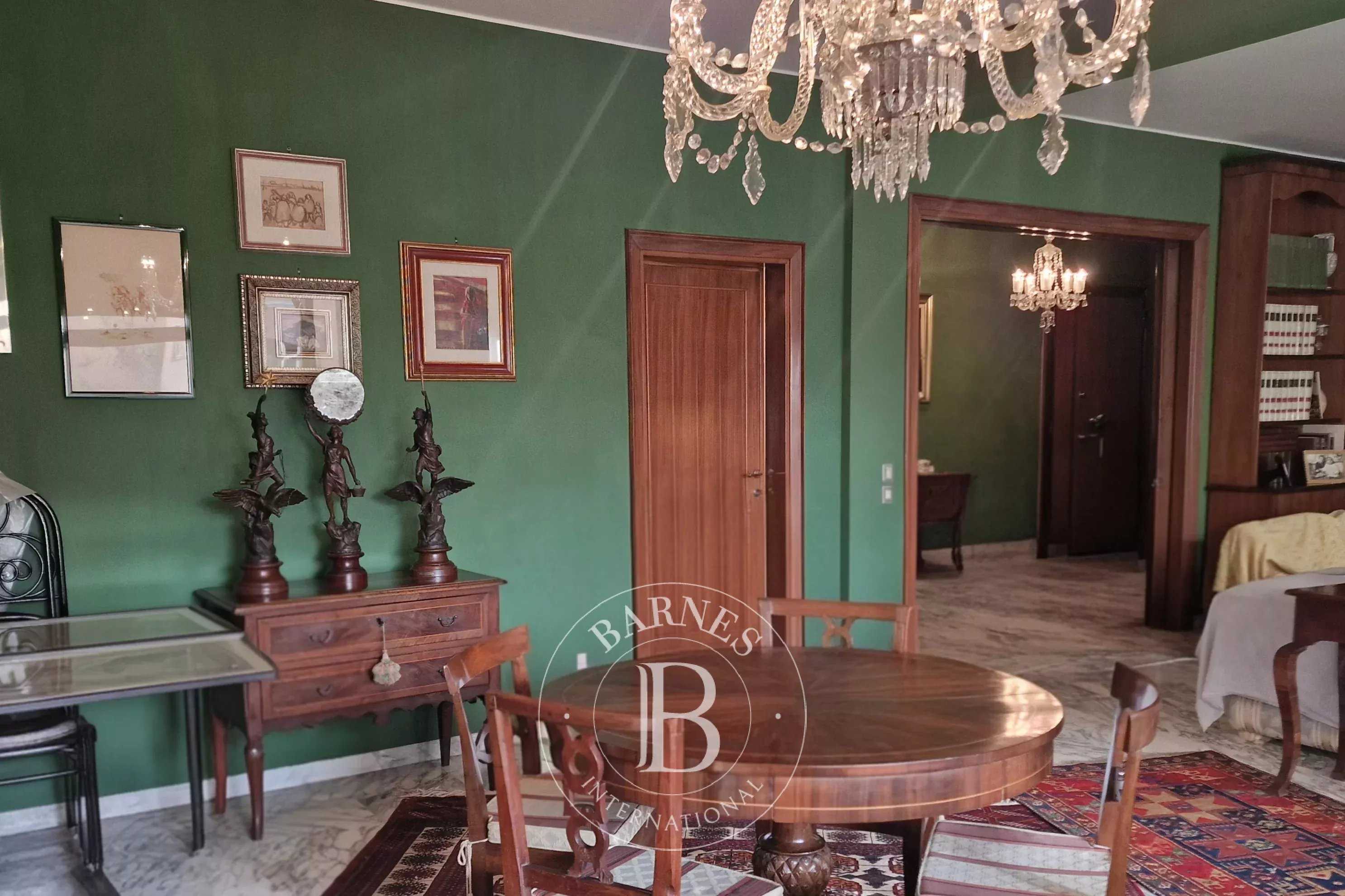 Roma  - Appartement 5 Pi&egrave;ces 3 Chambres