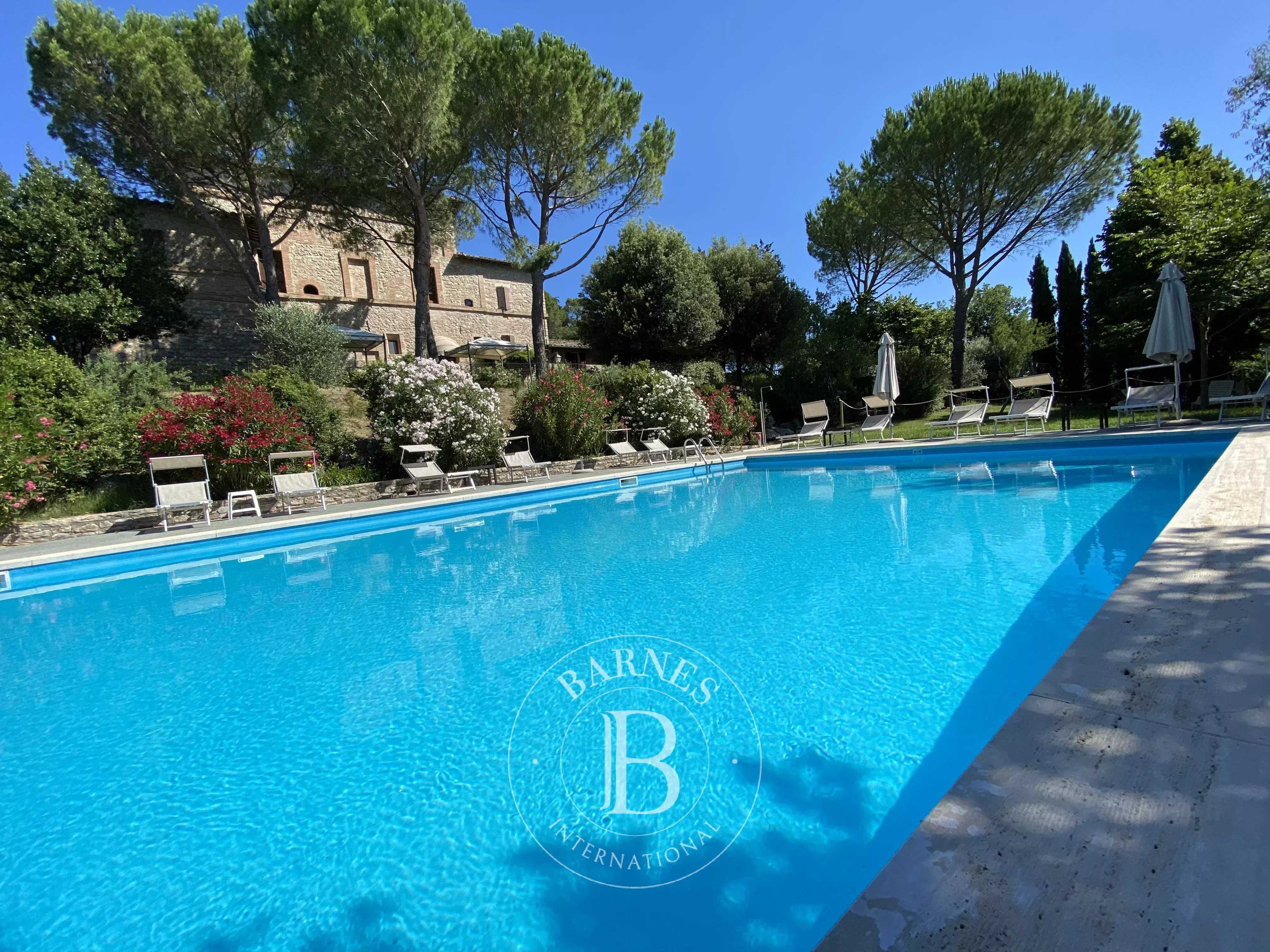 Corciano  - Manor house 20 Bedrooms