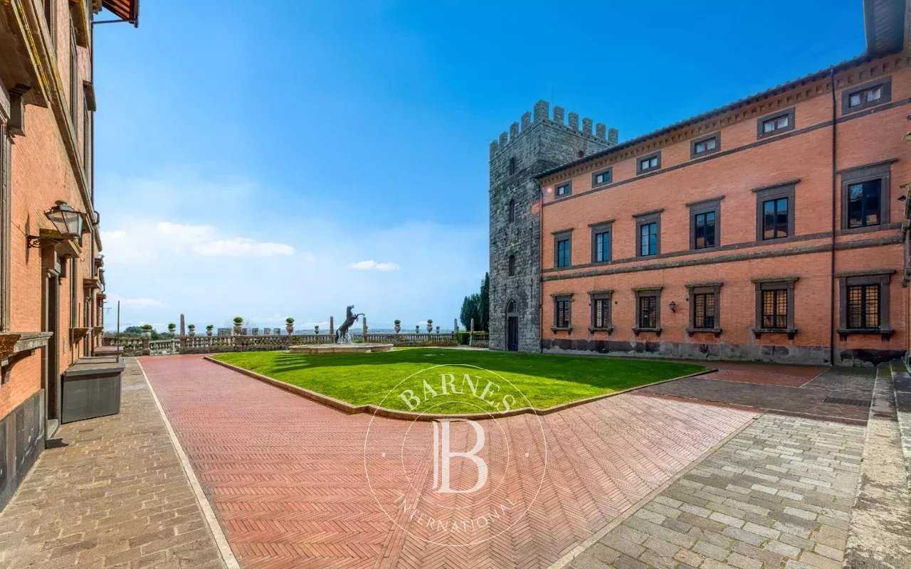 Acquapendente  - Château 35 Pi&egrave;ces 15 Chambres