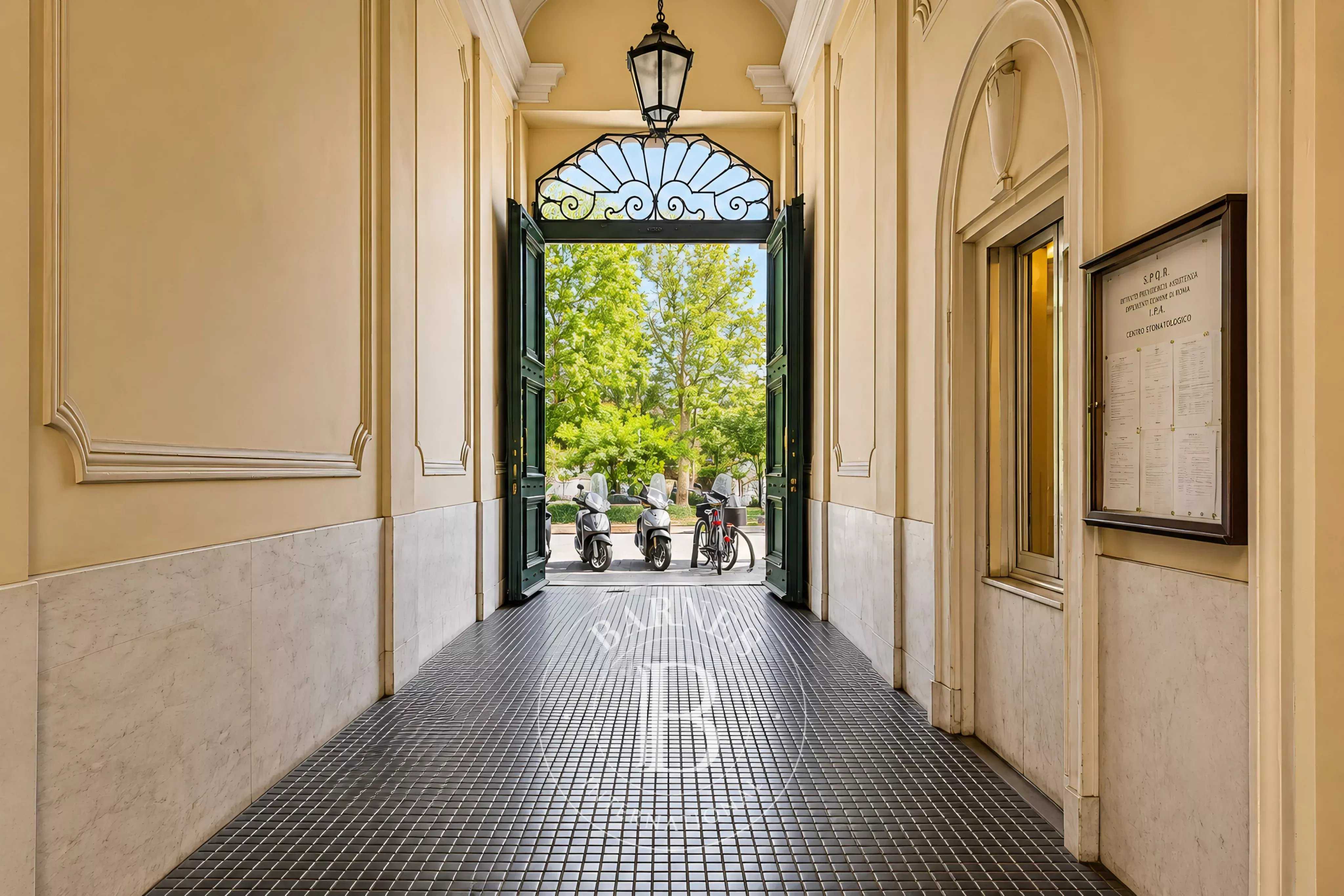 Roma  - Bureaux 13 Pi&egrave;ces