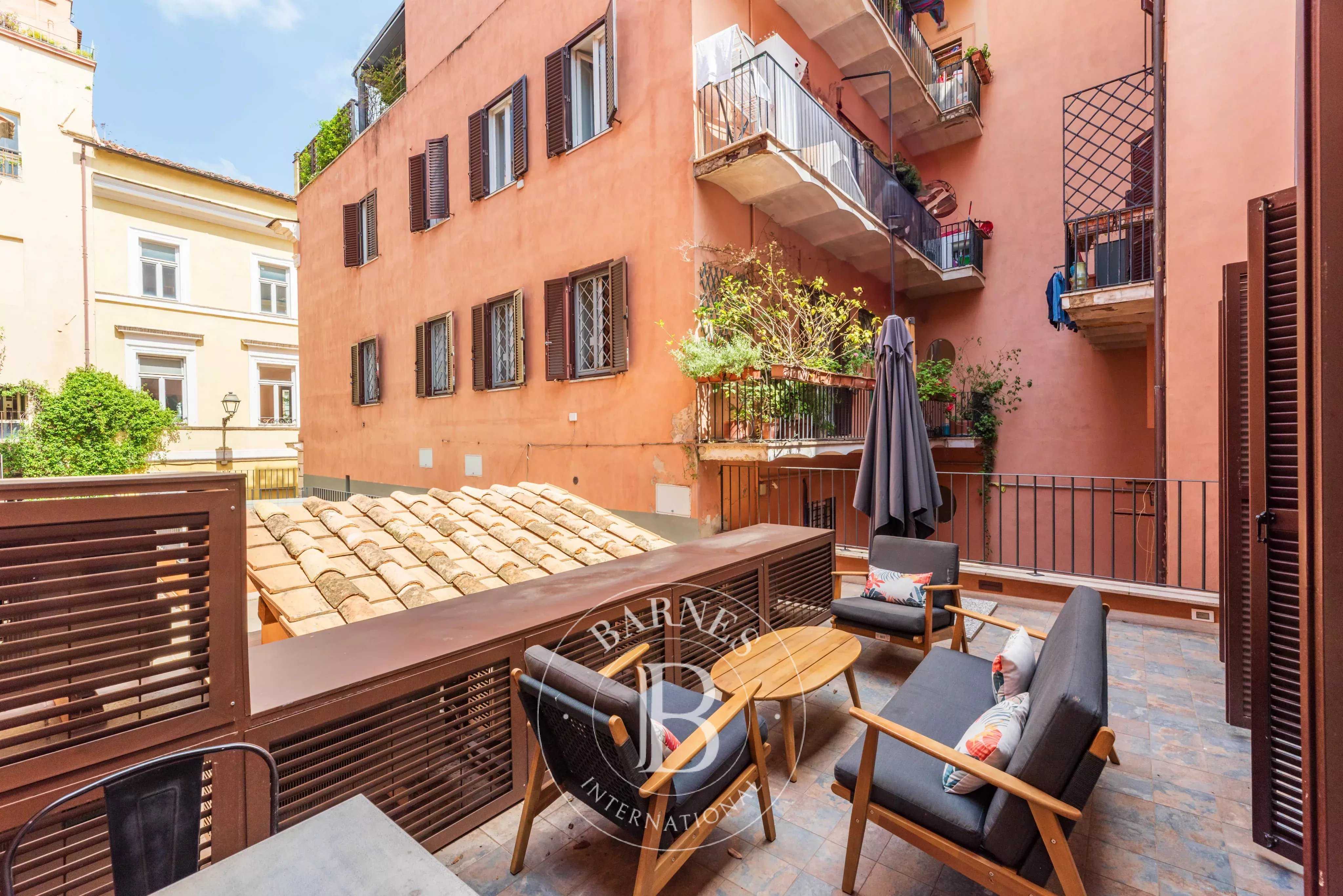 Roma  - Building 9 Bedrooms