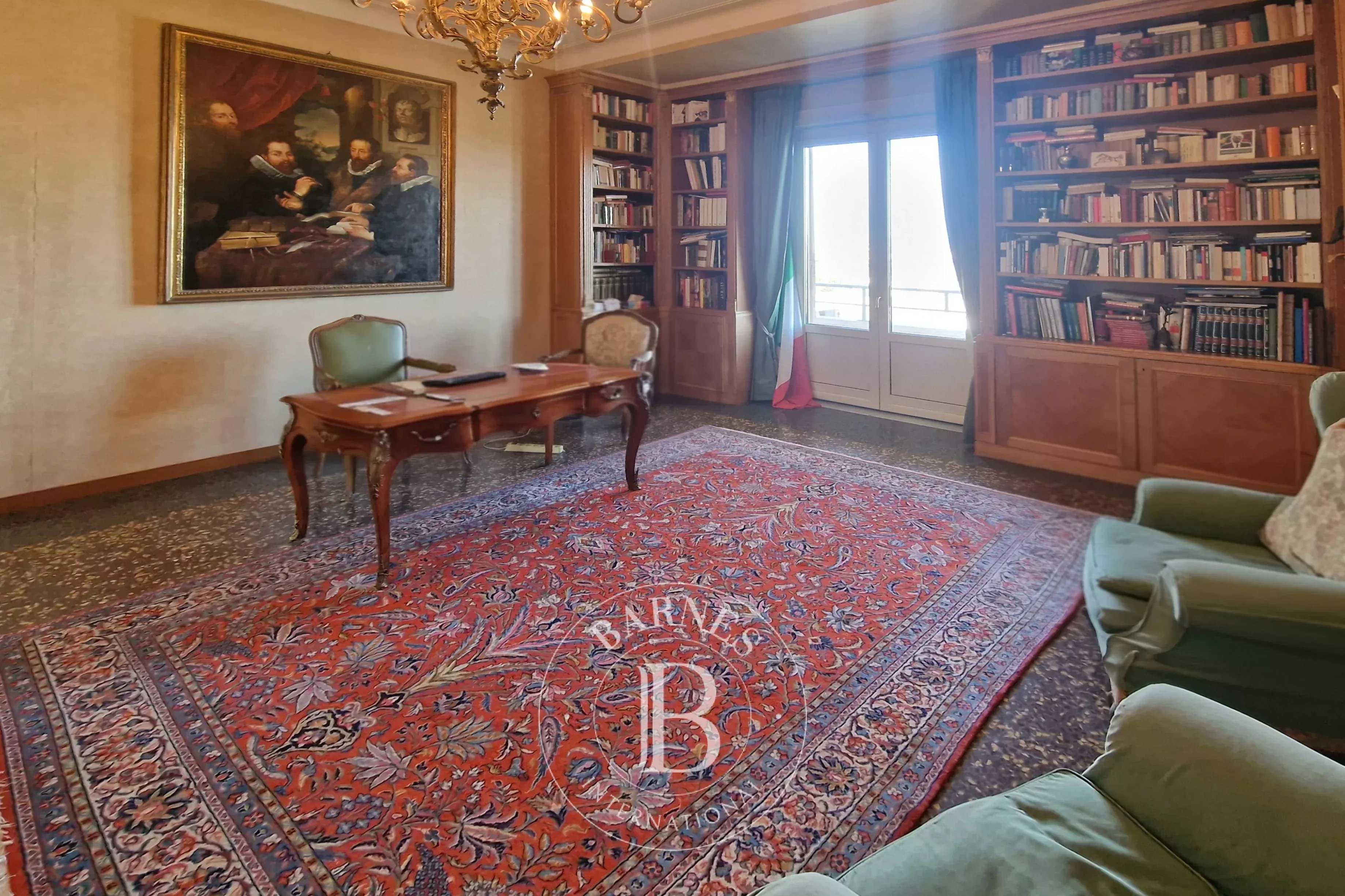 Roma  - Appartement 7 Pi&egrave;ces 3 Chambres