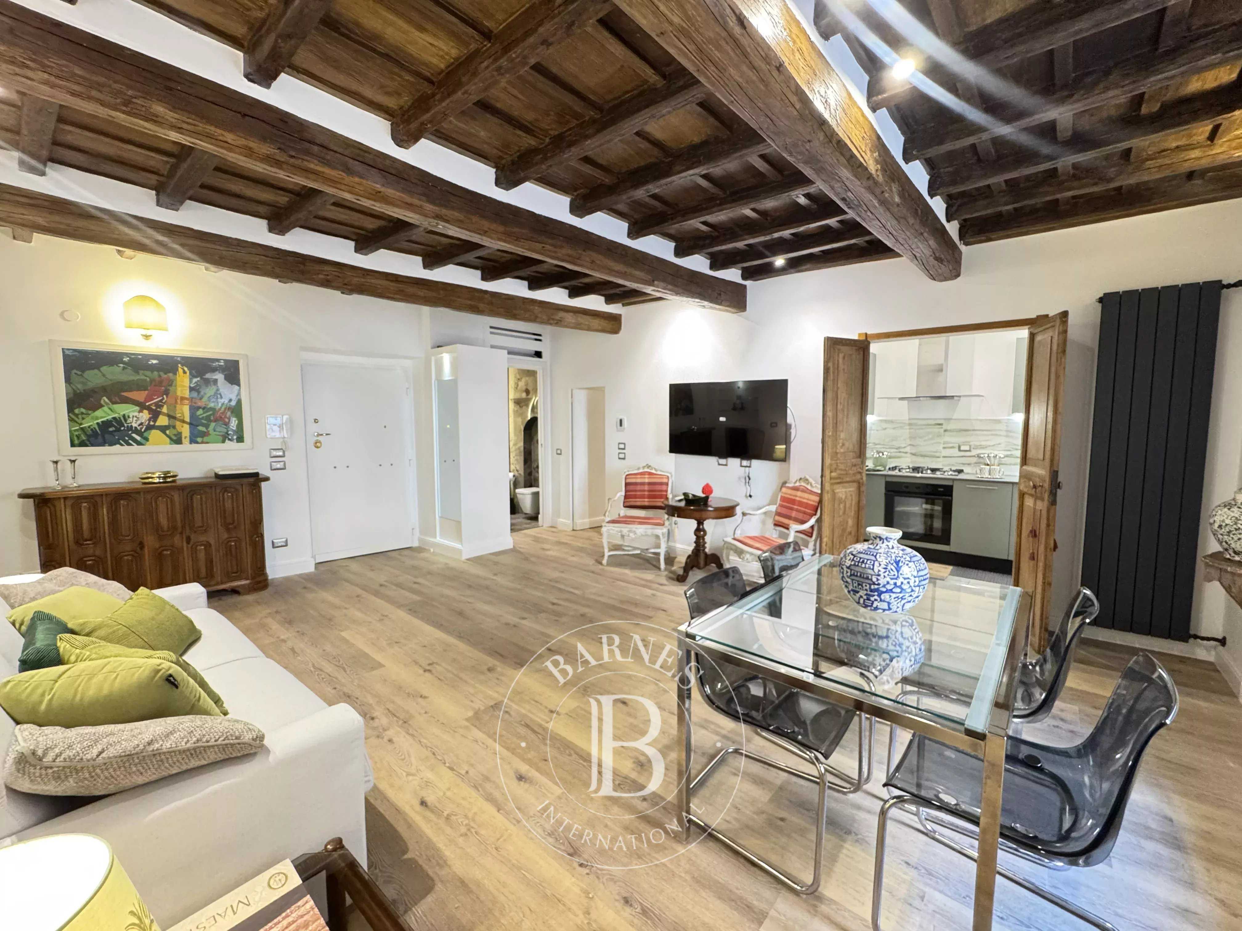 Roma  - Piso 2 Cuartos, 1 Habitacion