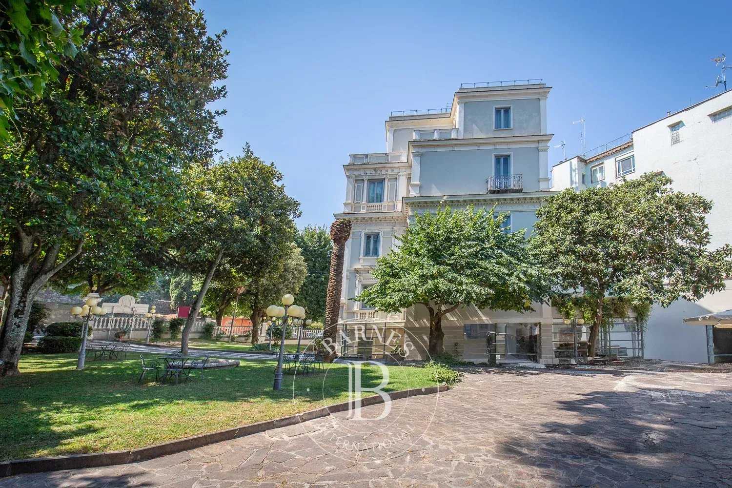 Frascati  - Hôtel 40 Pièces