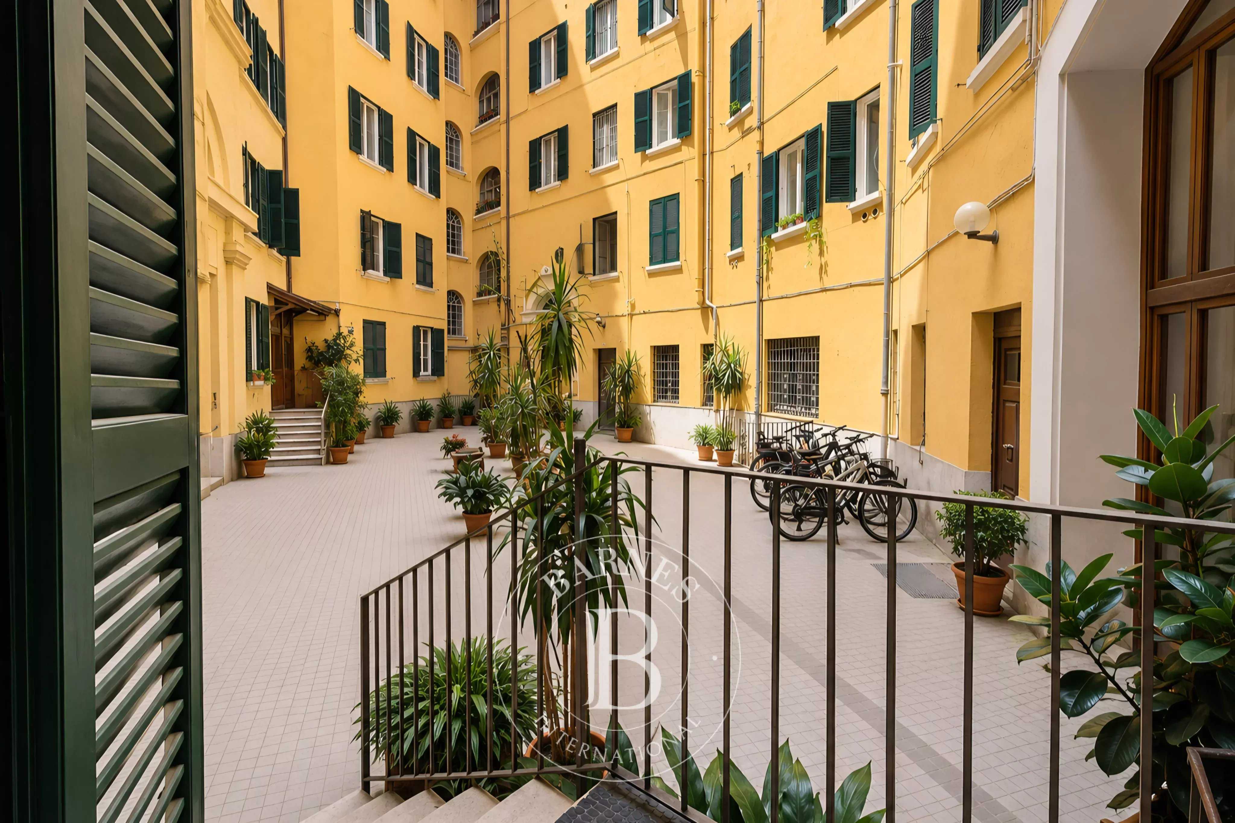 Roma  - Bureaux 13 Pi&egrave;ces