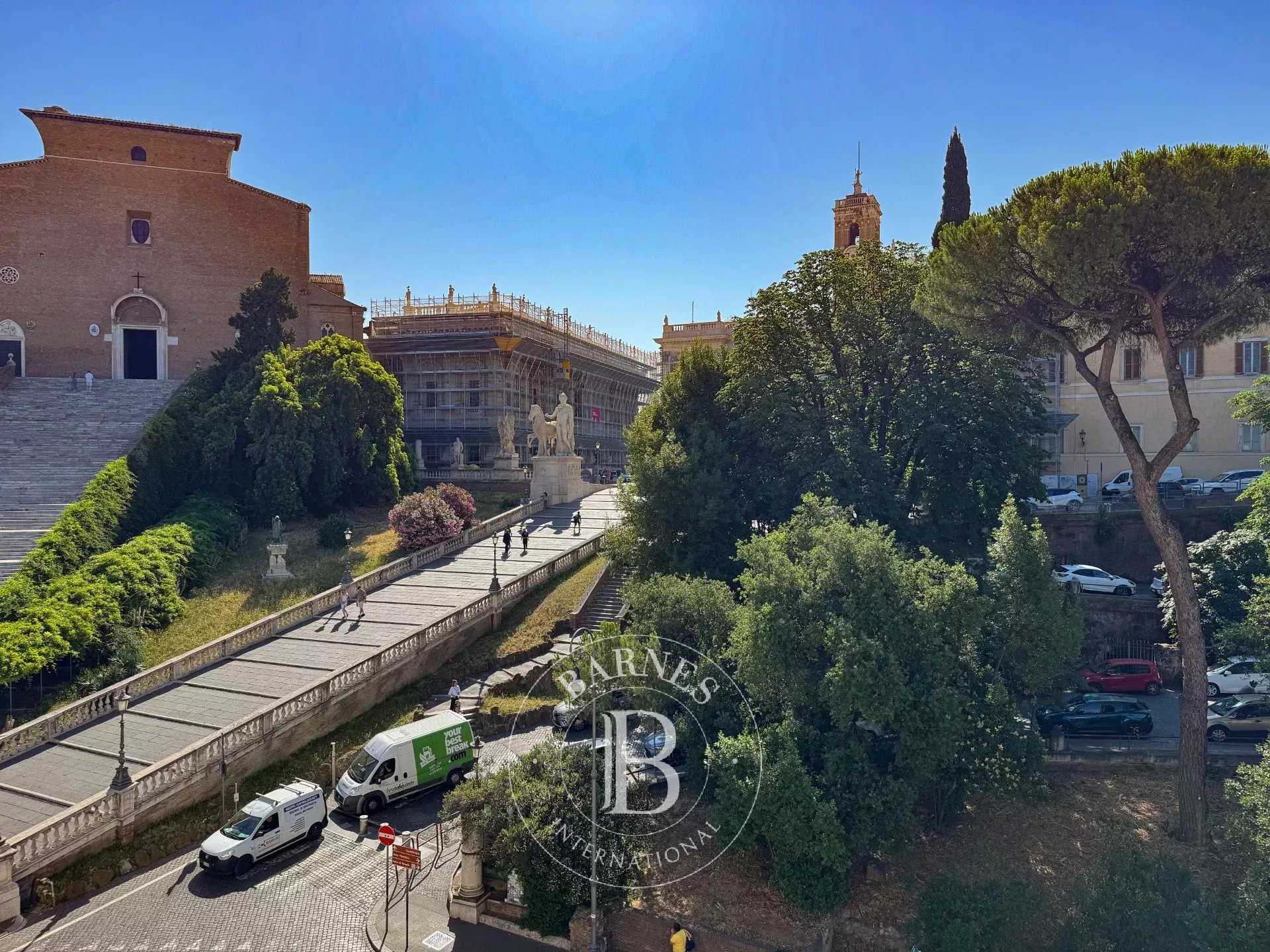 Roma  - Bureaux 10 Pièces