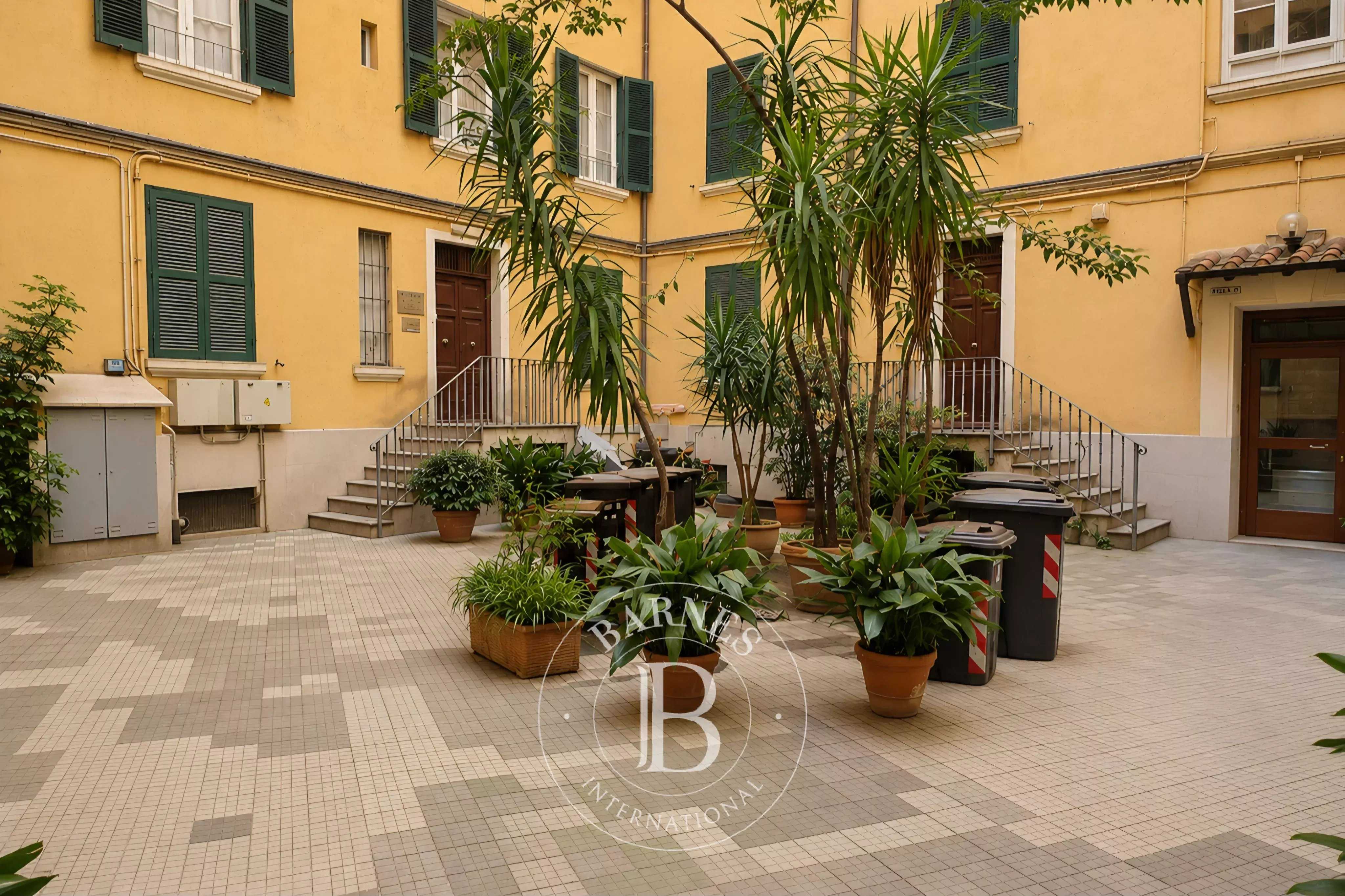 Roma  - Bureaux 13 Pi&egrave;ces