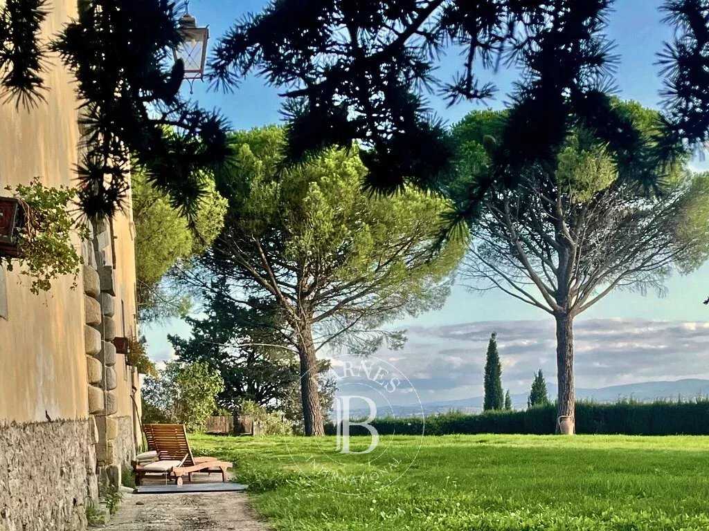 Arezzo  - Castle 40 Bedrooms