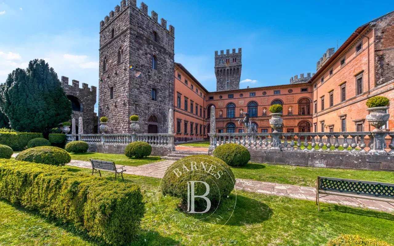 Acquapendente  - Château 35 Pi&egrave;ces 15 Chambres