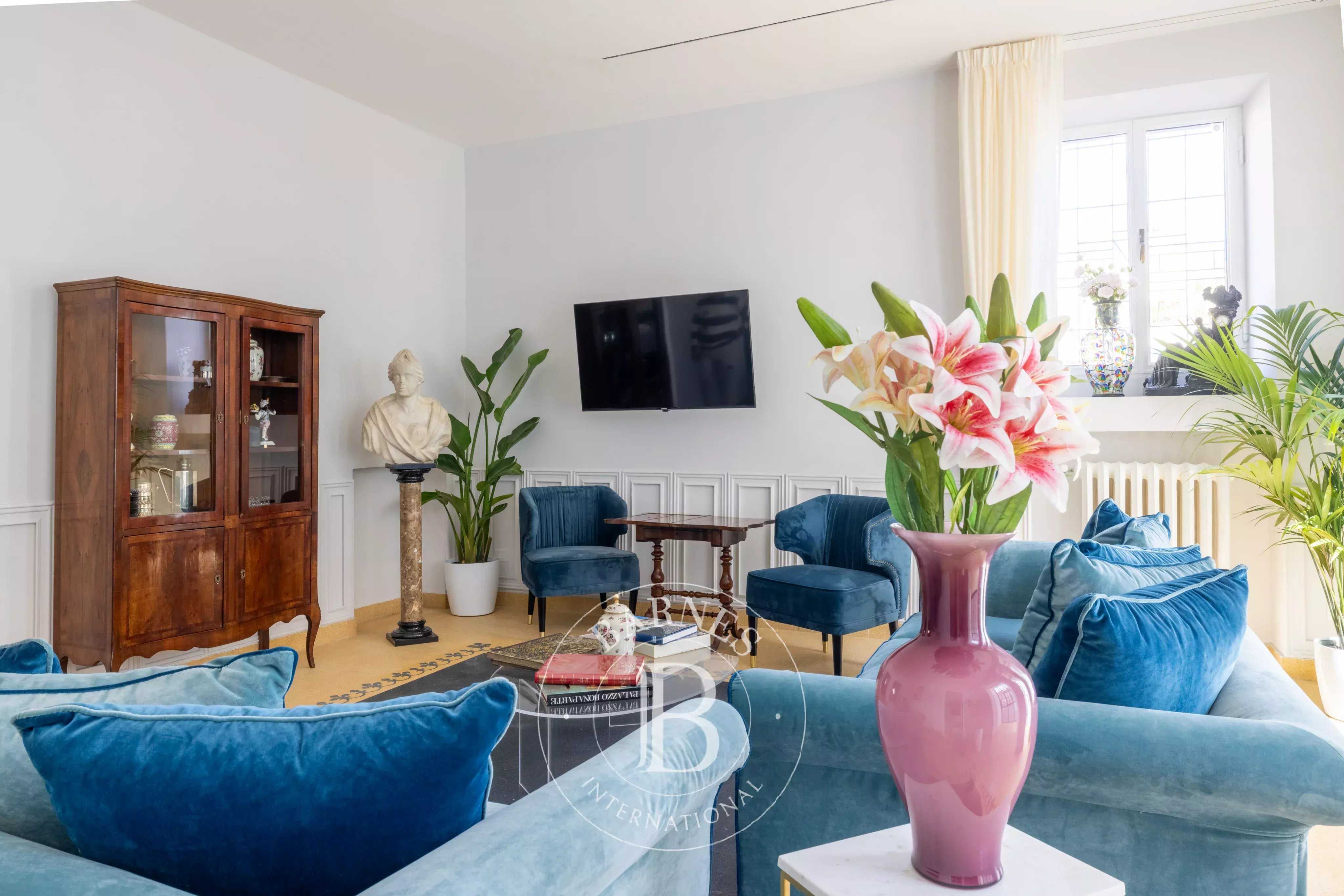 Roma  - Ático 9 Cuartos 3 Habitaciones