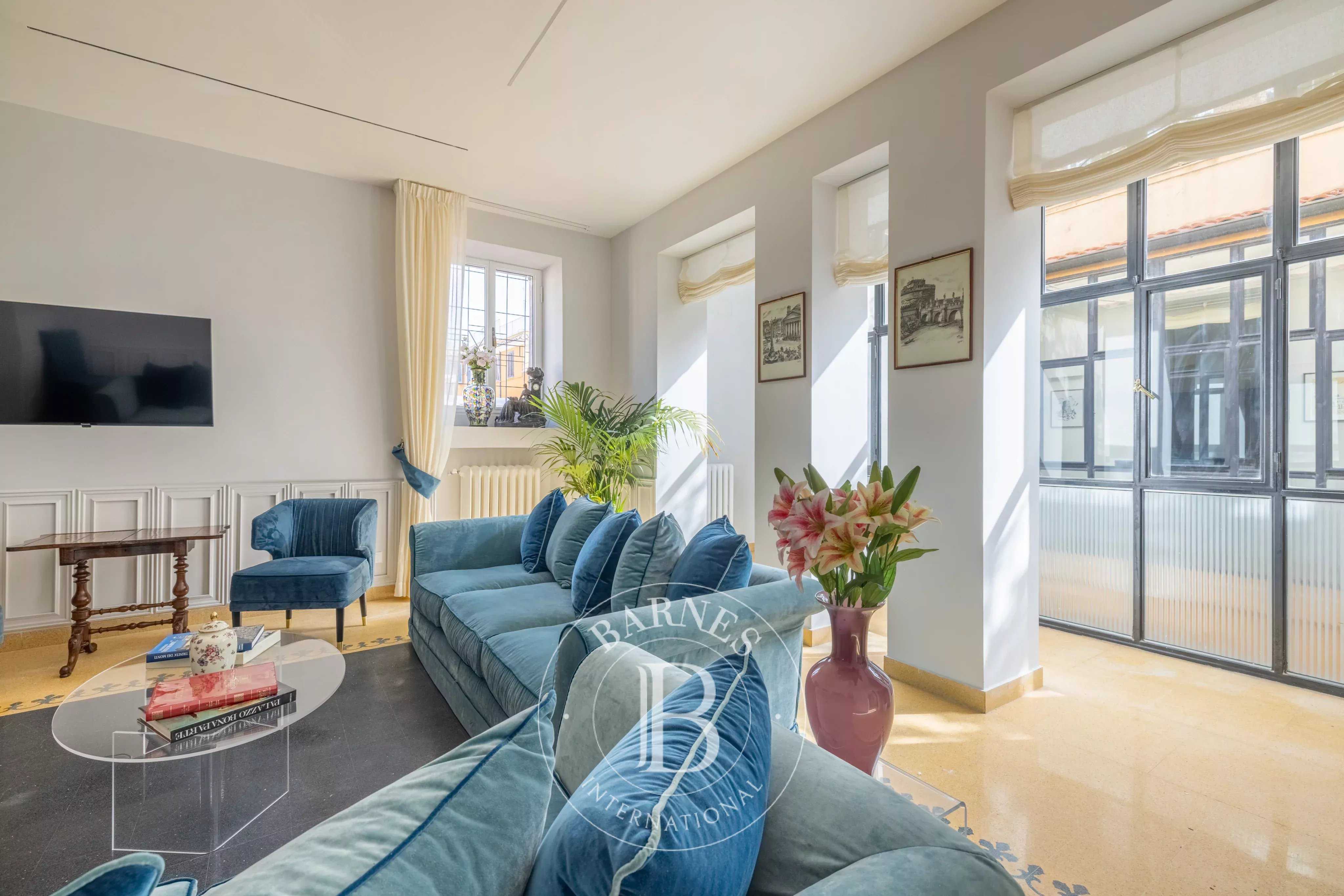 Roma  - Ático 9 Cuartos 3 Habitaciones