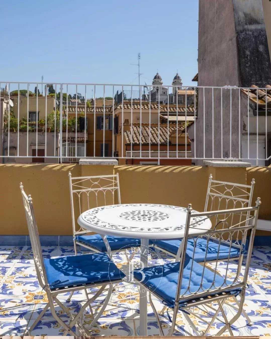 Roma  - Ático 9 Cuartos 3 Habitaciones