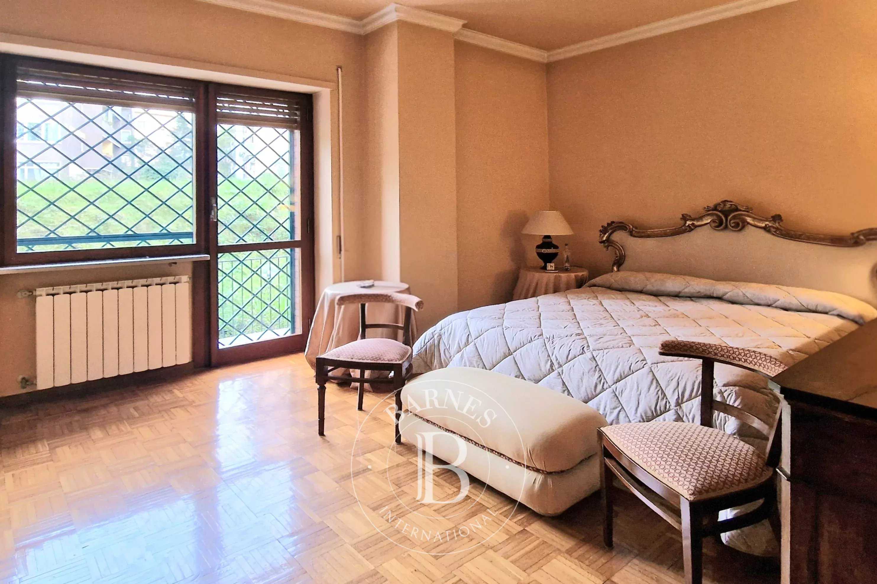 Roma  - Appartement 5 Pi&egrave;ces 3 Chambres