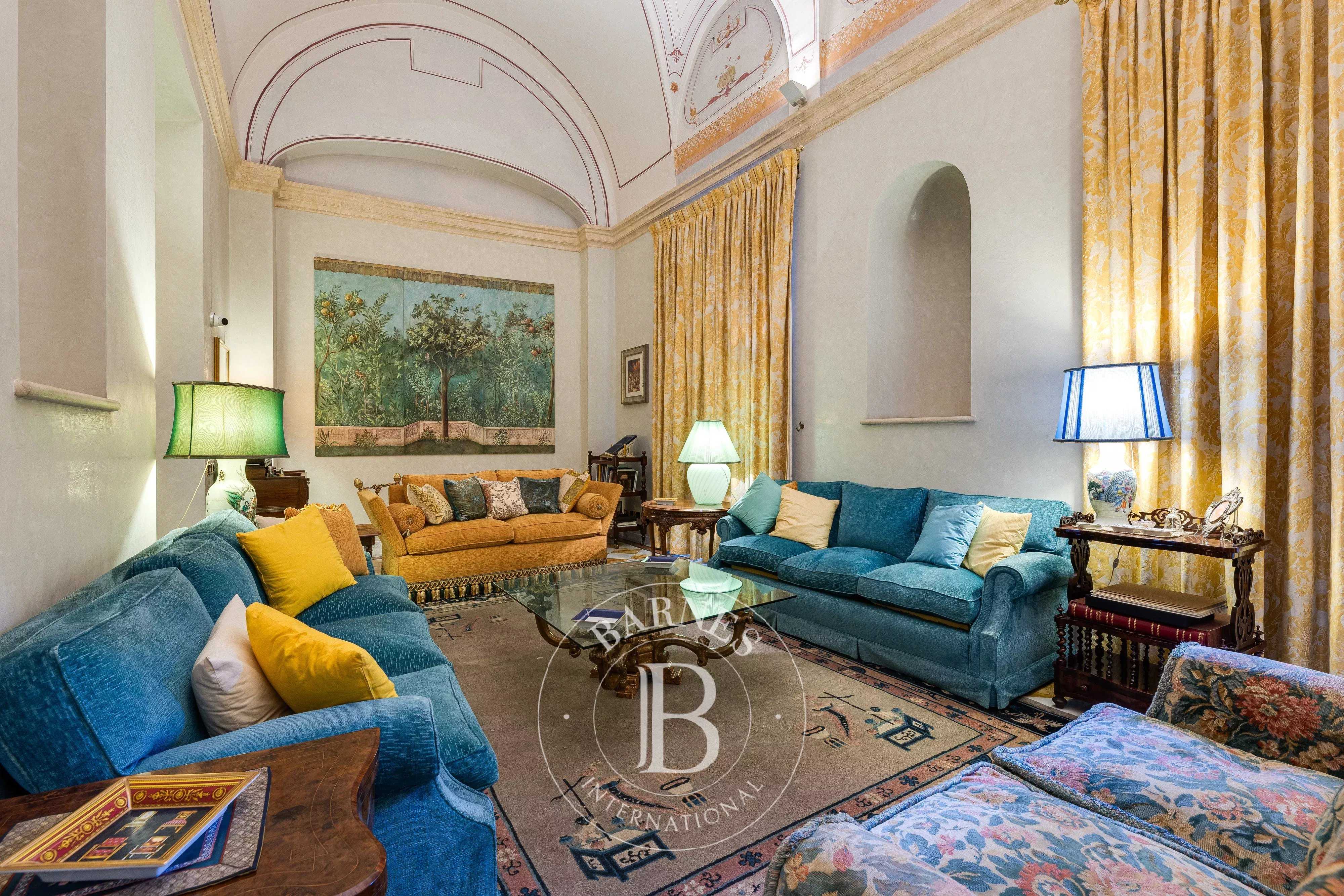 Roma  - Building 5 Bedrooms